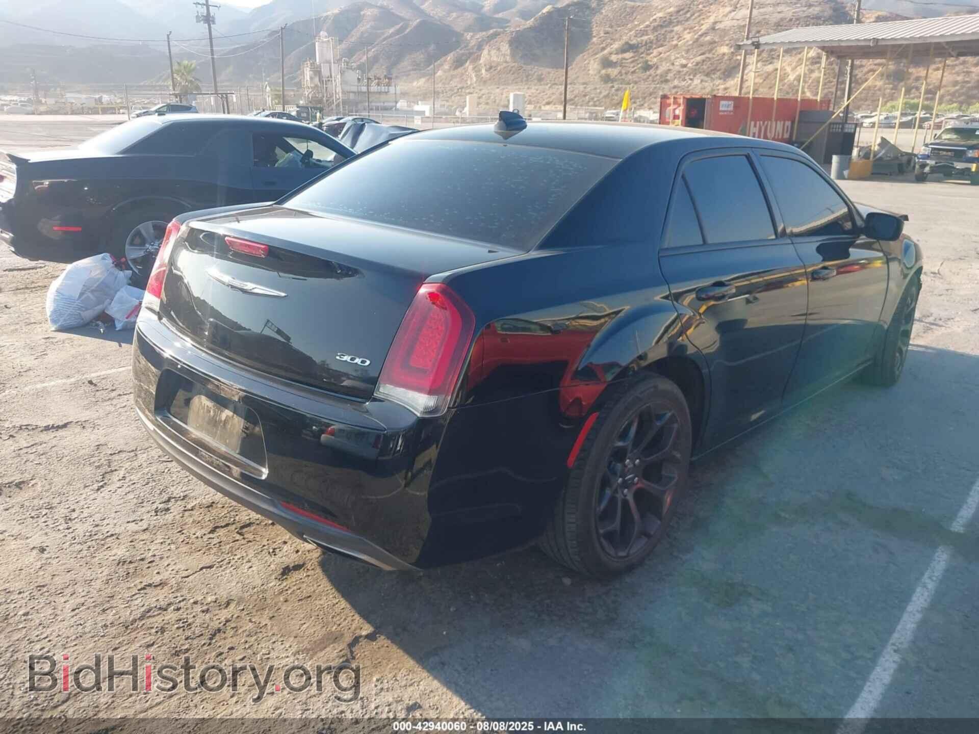 2019 CHRYSLER 300 - VIN: 2C3CCAAG3KH580983 - Фото 4
