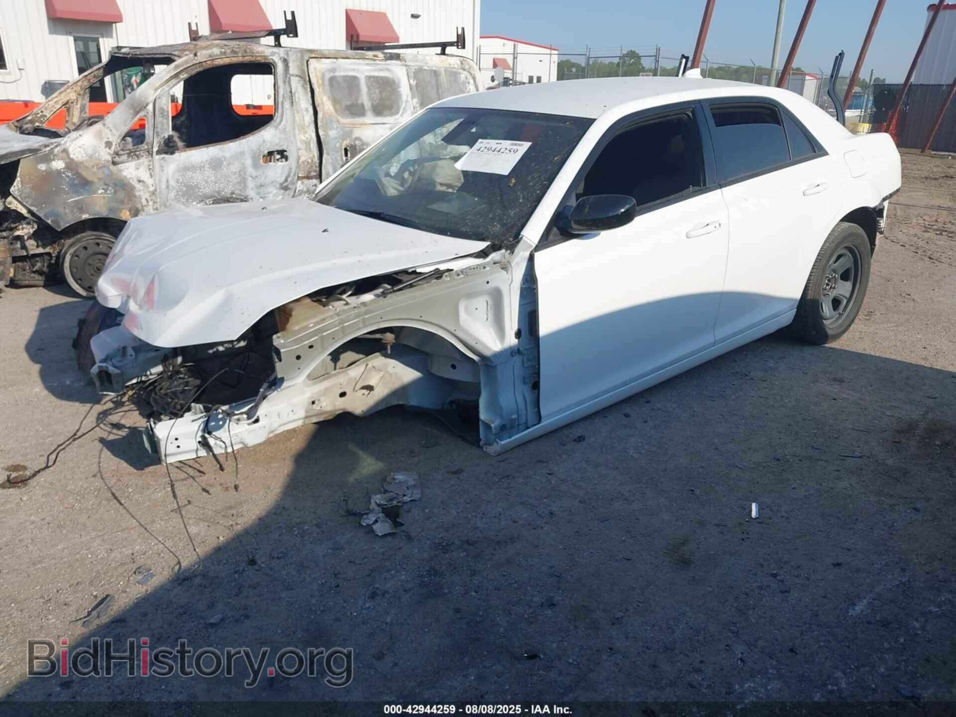 2023 CHRYSLER 300 - VIN: 2C3CCAAG2PH648701 - Фото 2