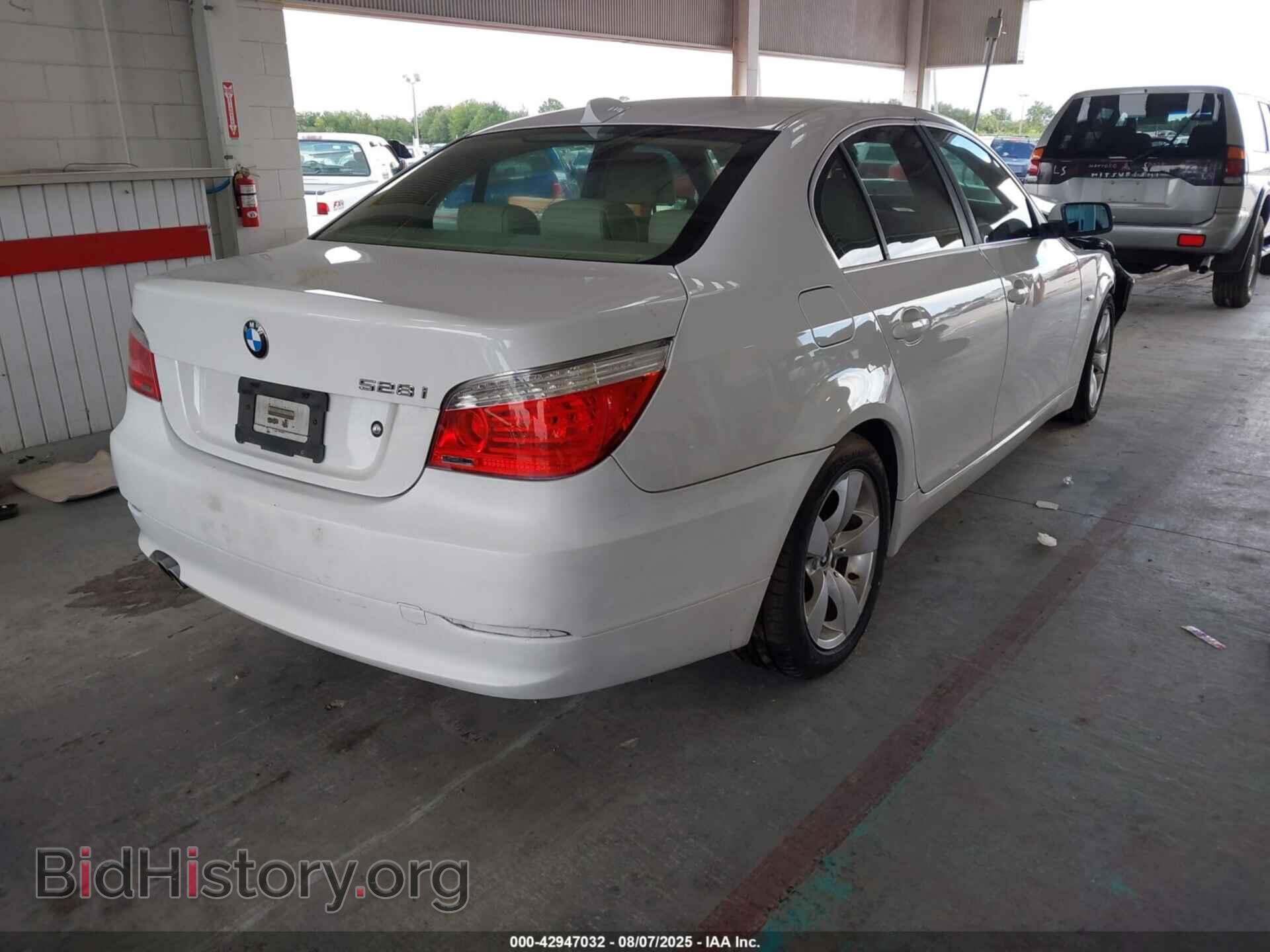 2008 BMW 528I - VIN: WBANU53578CT02455 - Фото 4