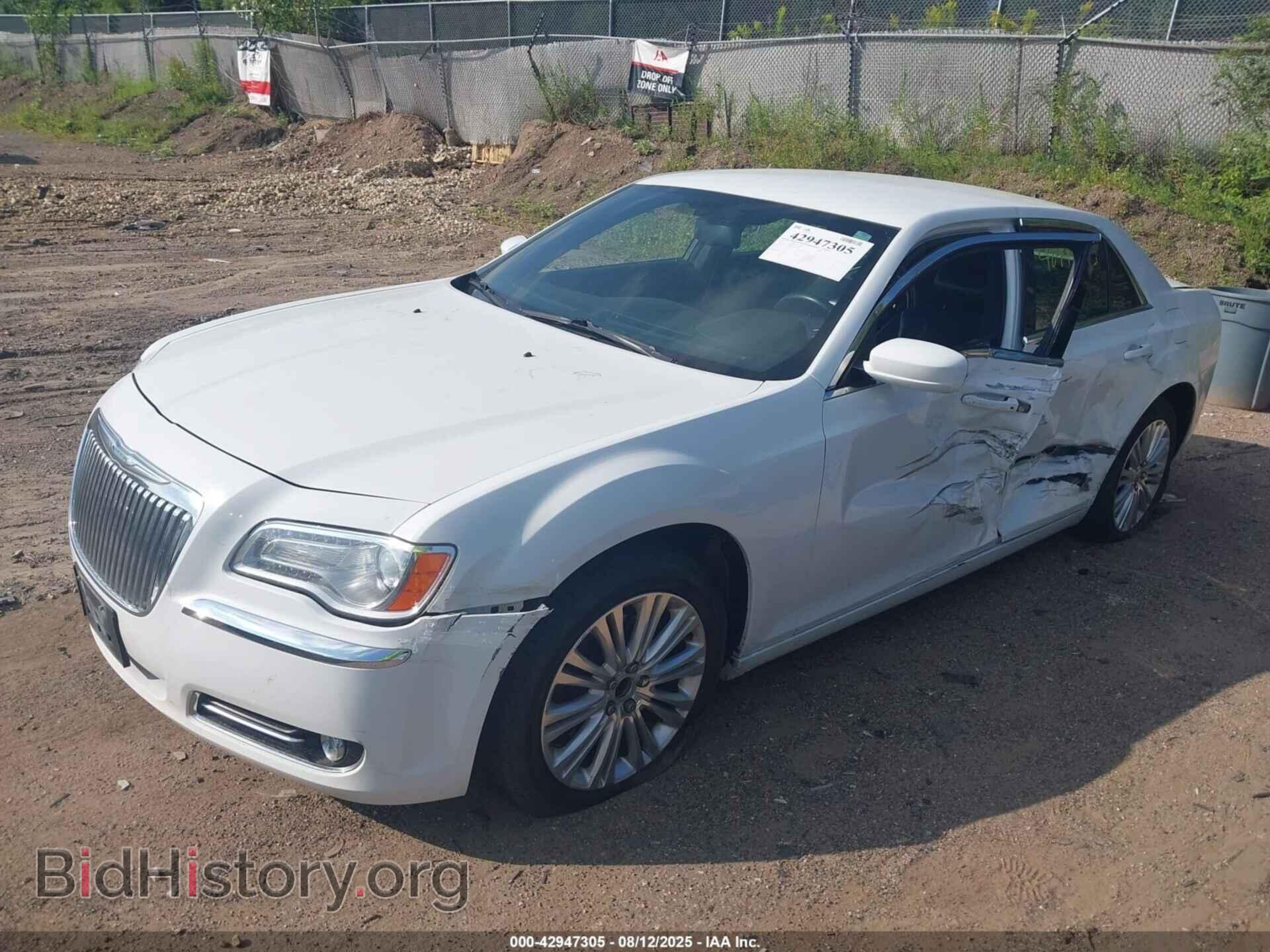 2013 CHRYSLER 300 - VIN: 2C3CCARG5DH634064 - Фото 2