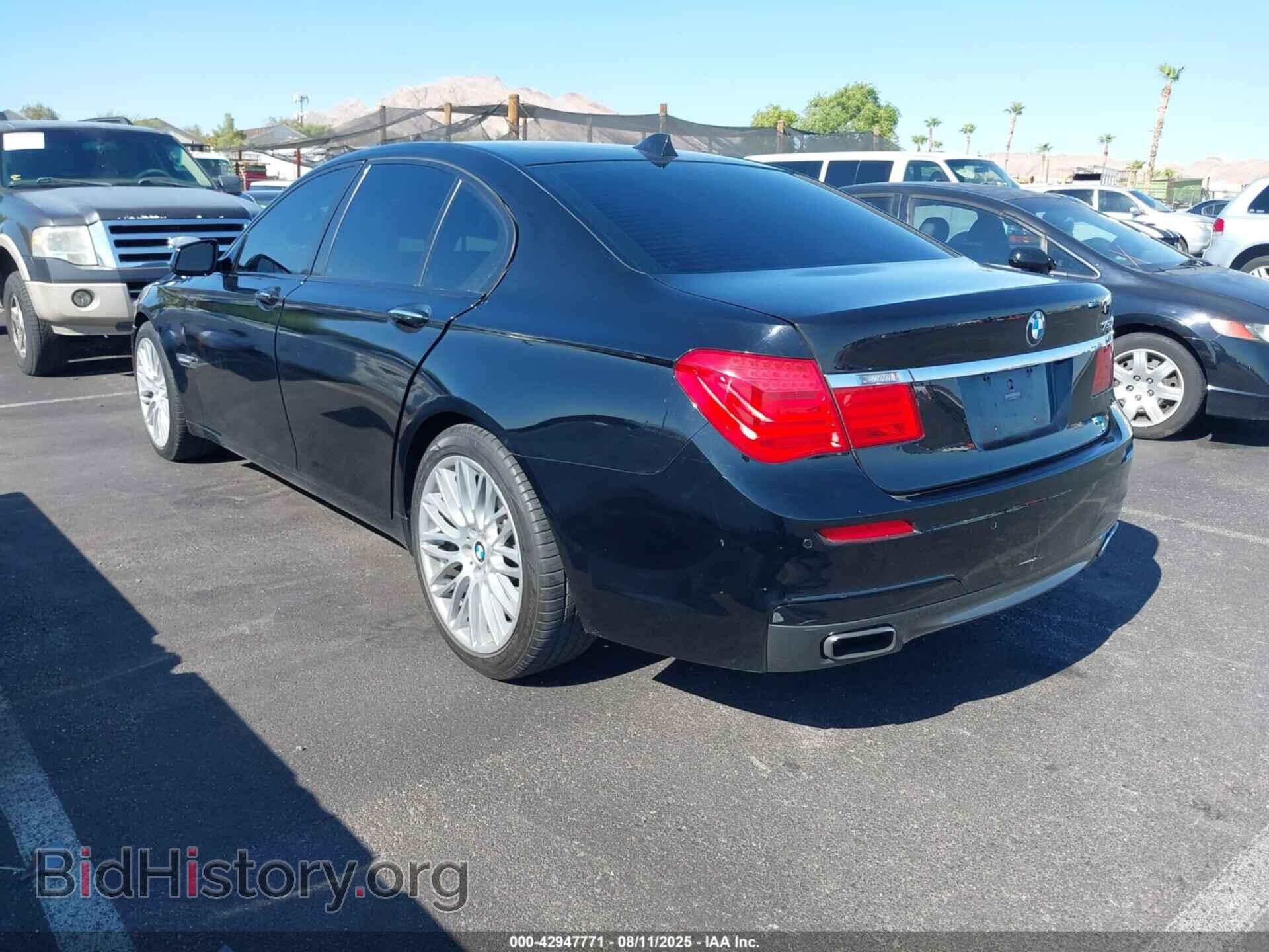 2012 BMW 750I - VIN: WBAKA8C59CDX01108 - Фото 3