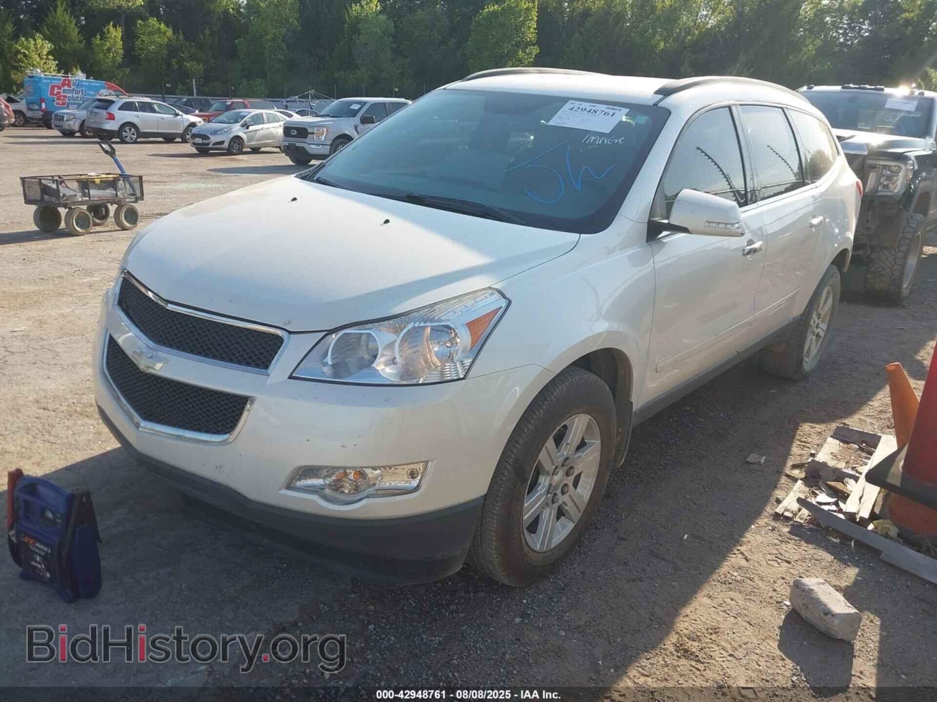 2012 CHEVROLET TRAVERSE - VIN: 1GNKRJED0CJ258153 - Фото 2
