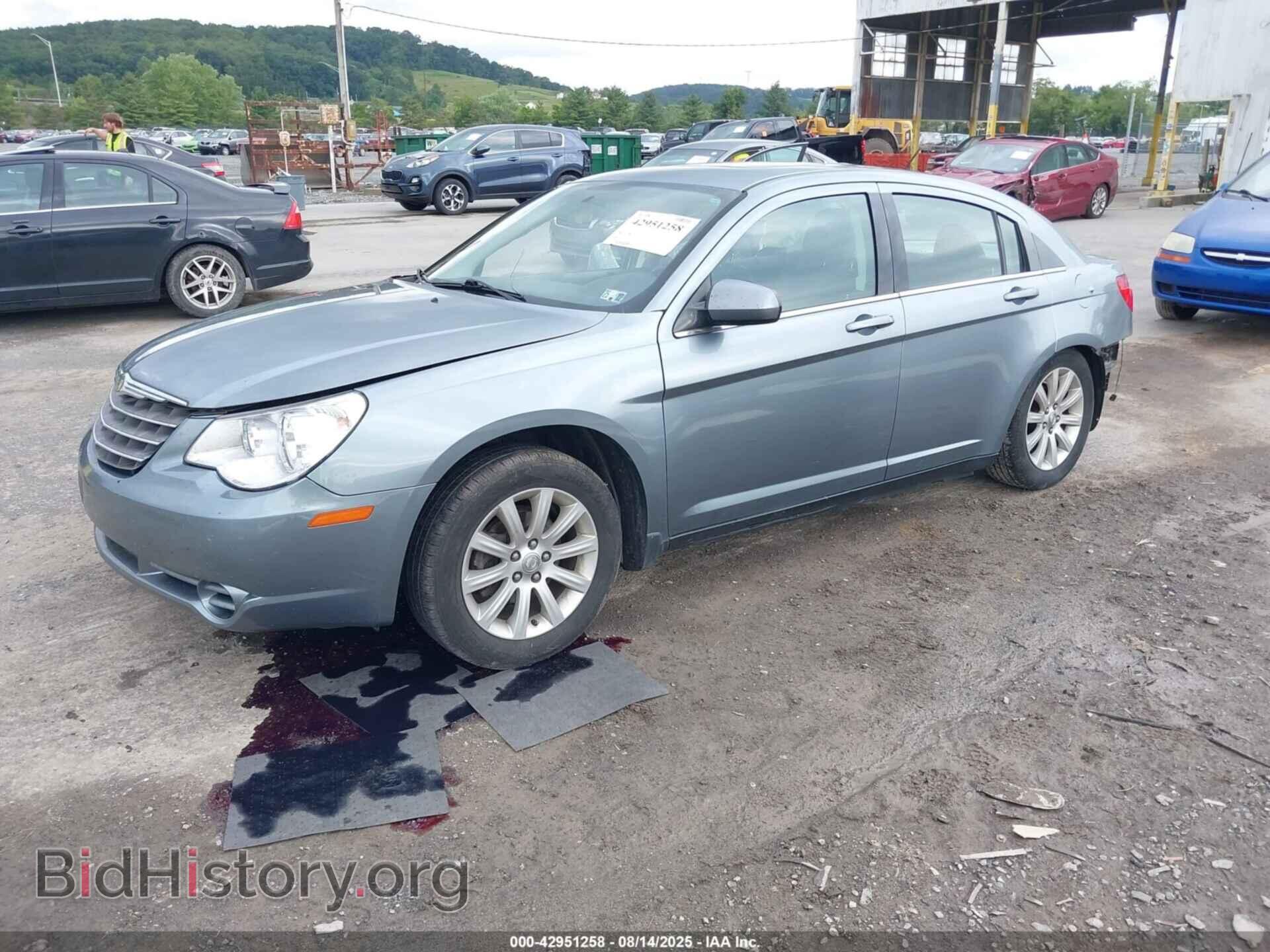2010 CHRYSLER SEBRING - VIN: 1C3CC5FB5AN229423 - Фото 2