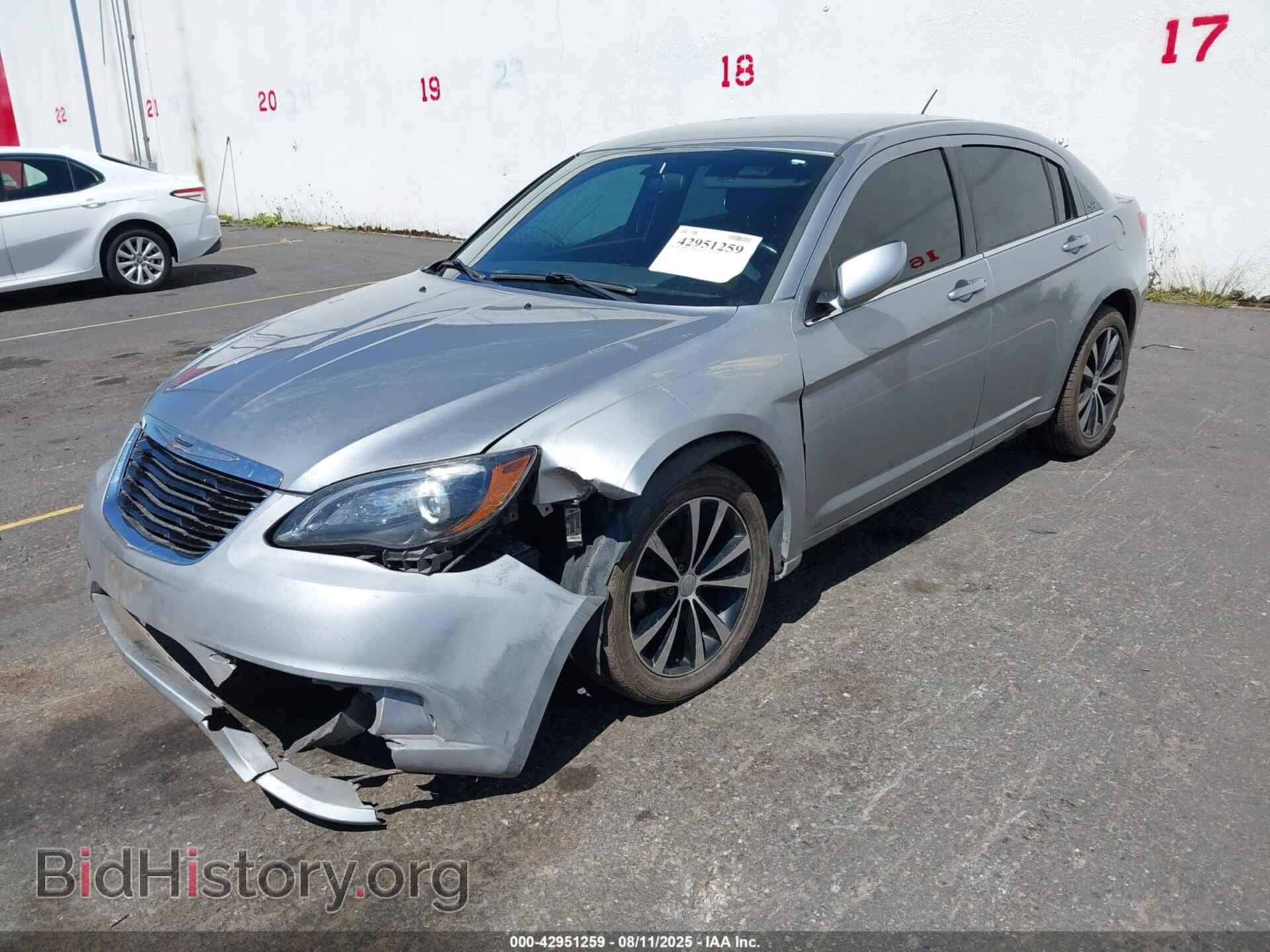 2013 CHRYSLER 200 - VIN: 1C3CCBBB8DN598592 - Фото 2