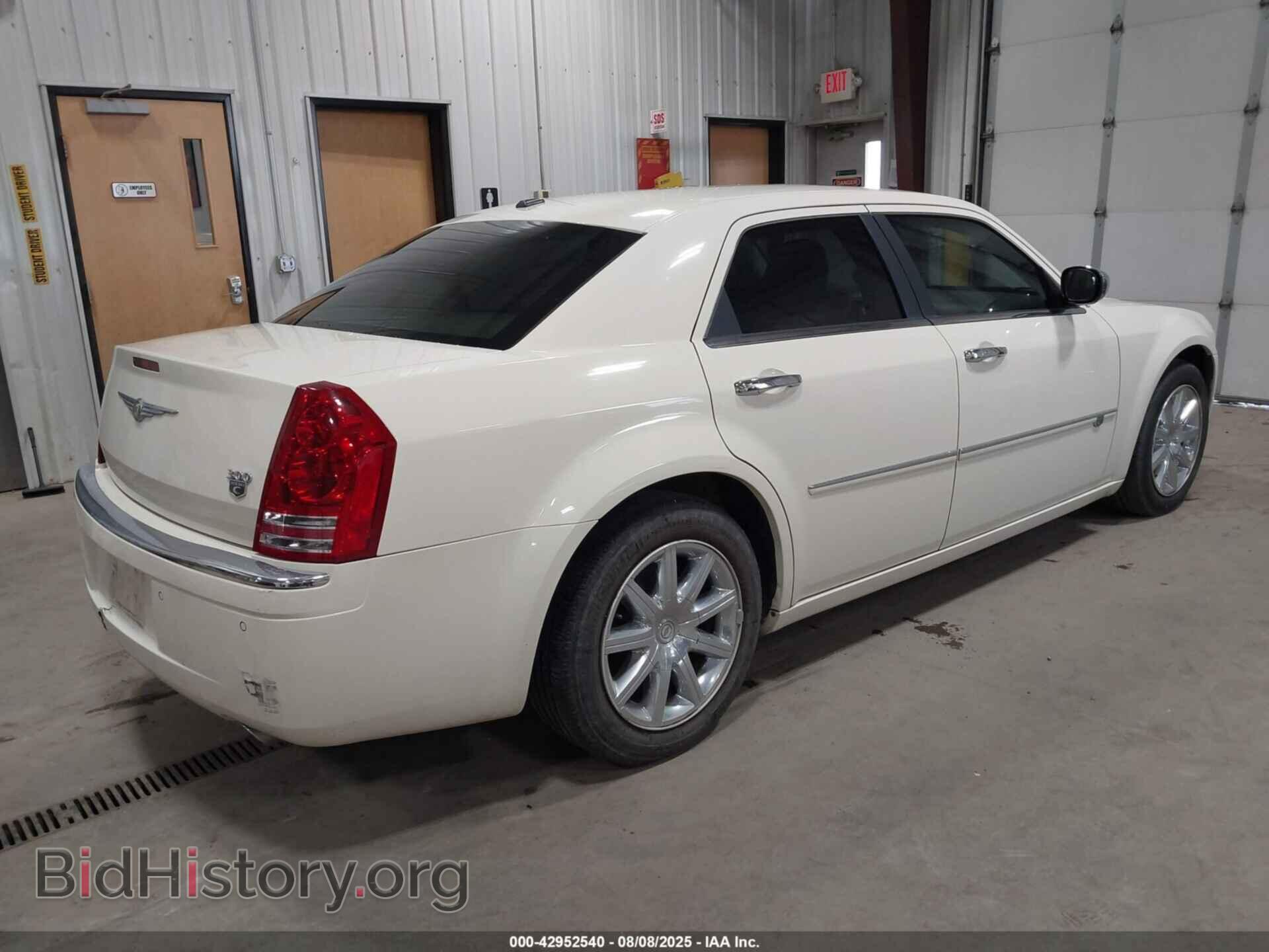 2010 CHRYSLER 300C - VIN: 2C3CA6CT5AH125936 - Фото 4