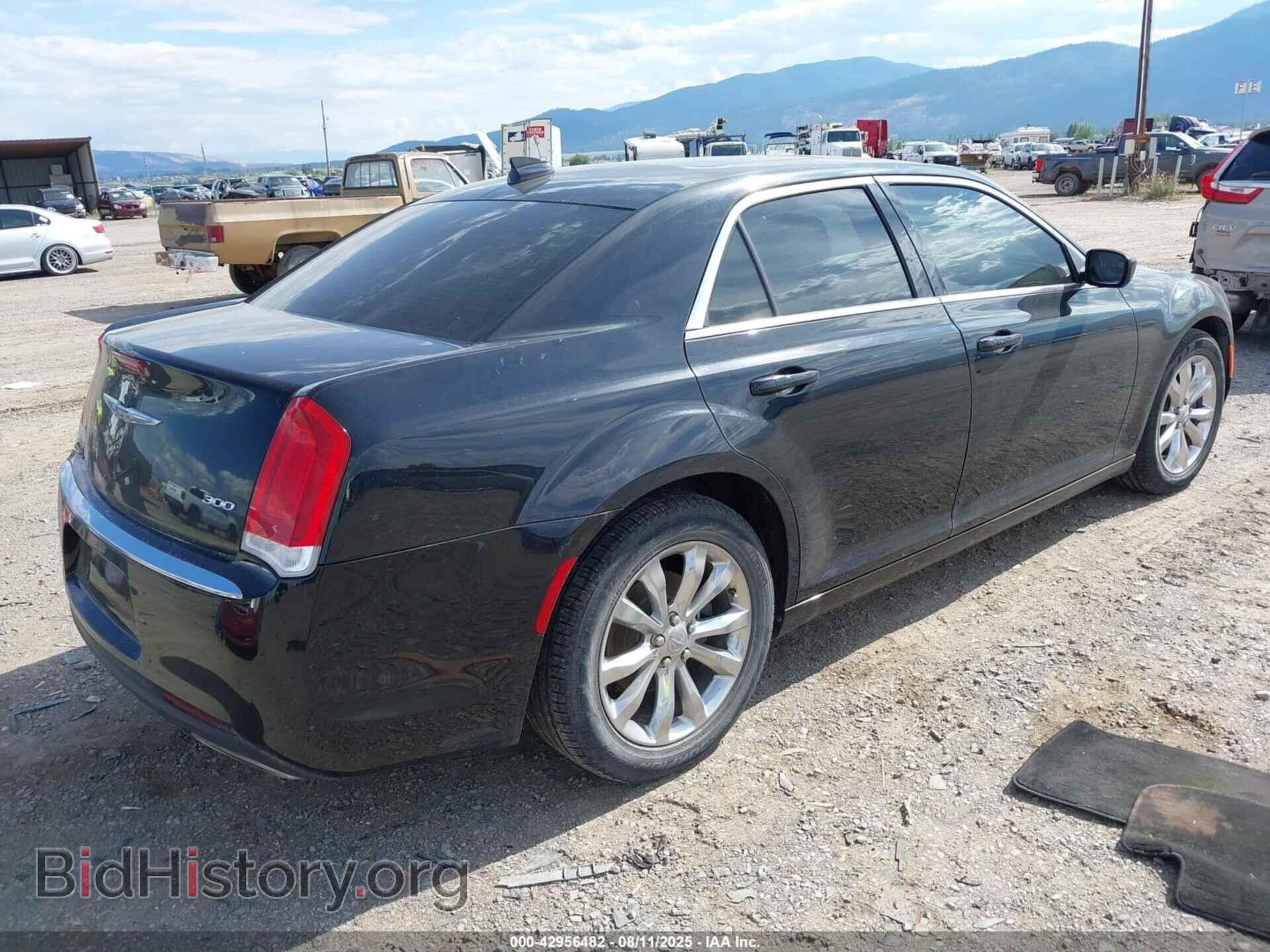 2017 CHRYSLER 300 - VIN: 2C3CCARG0HH624290 - Фото 4