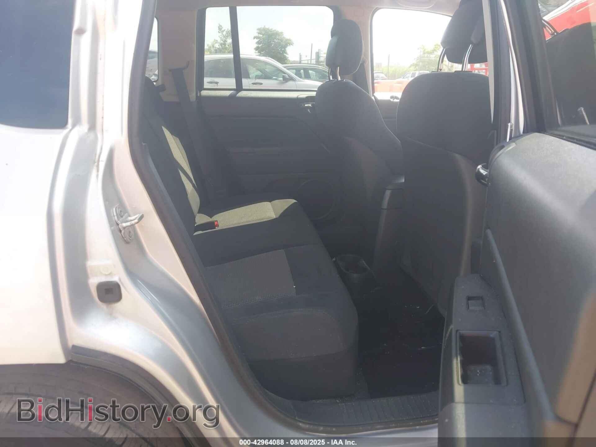 2011 JEEP COMPASS - VIN: 1J4NT1FA2BD224508 - Photo 8
