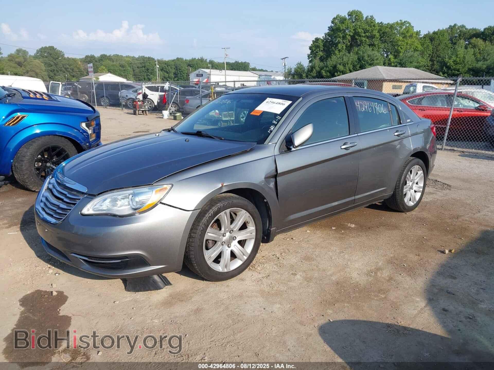 2013 CHRYSLER 200 - VIN: 1C3CCBBB6DN764138 - Фото 2