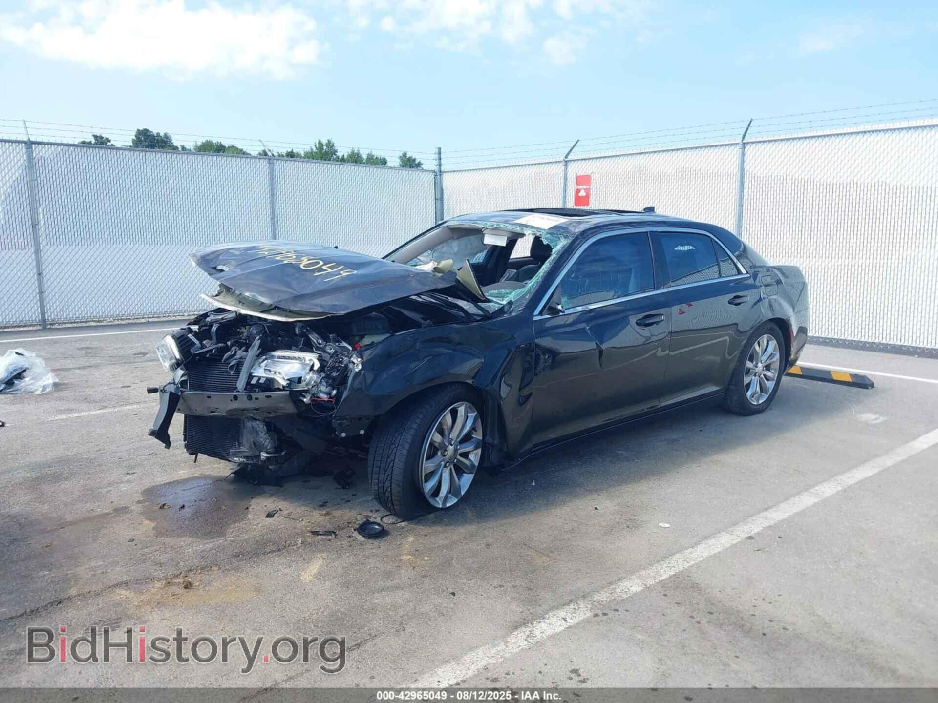 2019 CHRYSLER 300 - VIN: 2C3CCARG2KH536994 - Фото 2