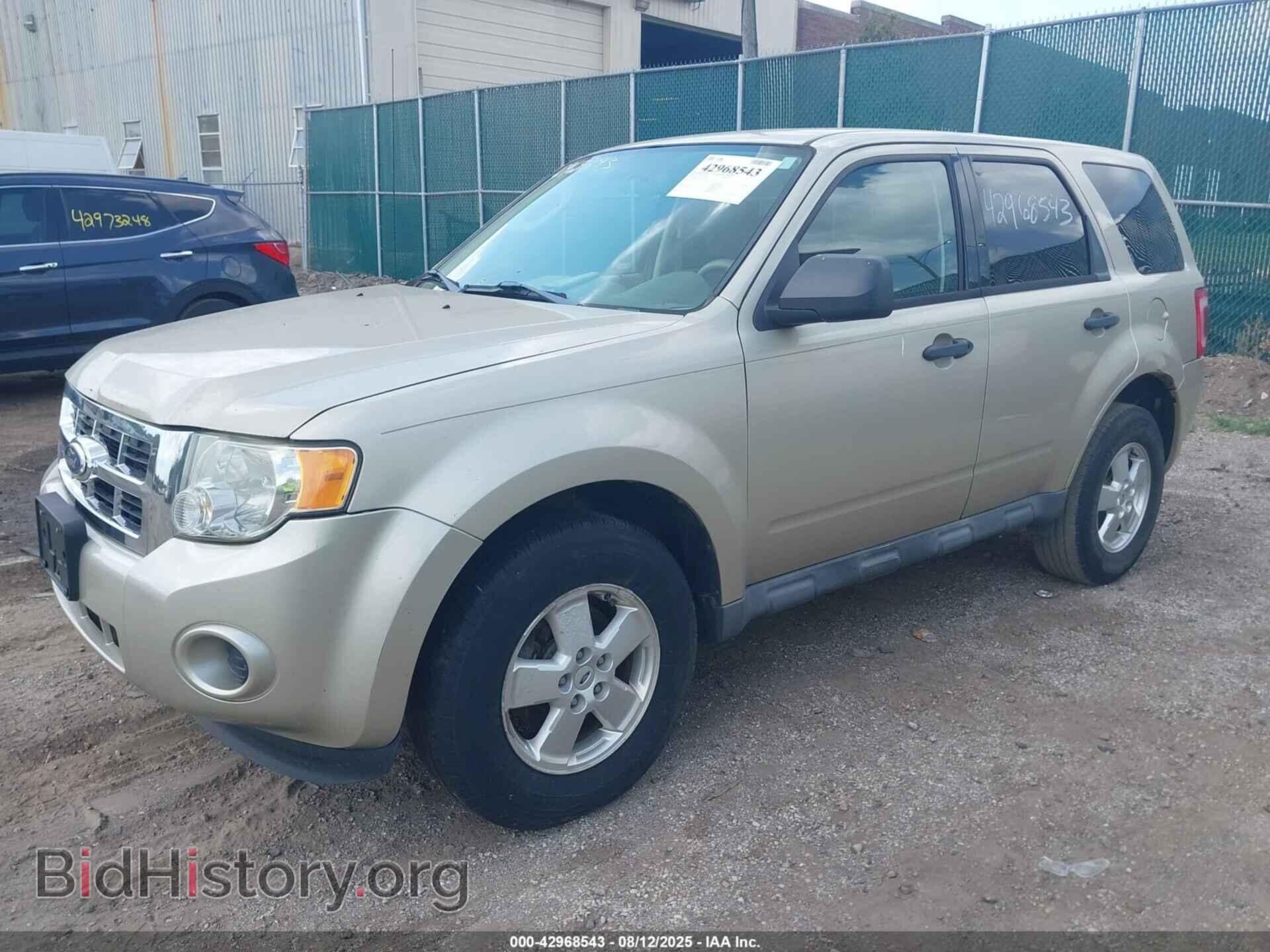 2011 FORD ESCAPE - VIN: 1FMCU0C77BKA51220 - Фото 2