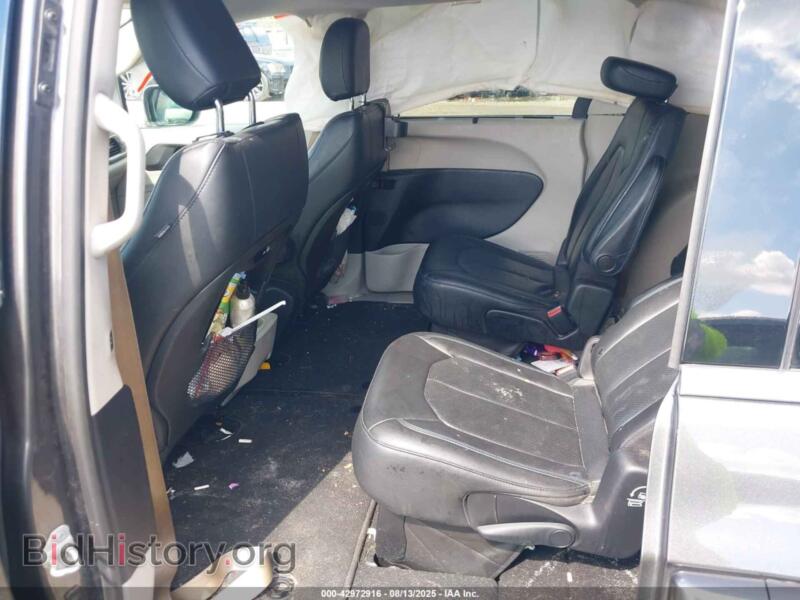 2021 Chrysler PACIFICA (VIN 2C4RC1BG2MR527631) — photo 8 of 20