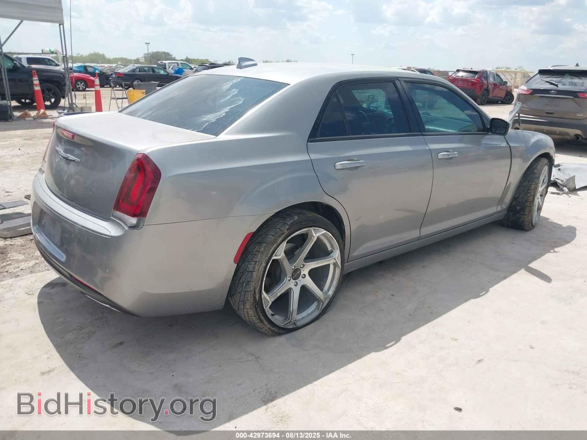 2017 CHRYSLER 300 - VIN: 2C3CCAGG2HH637576 - Фото 4