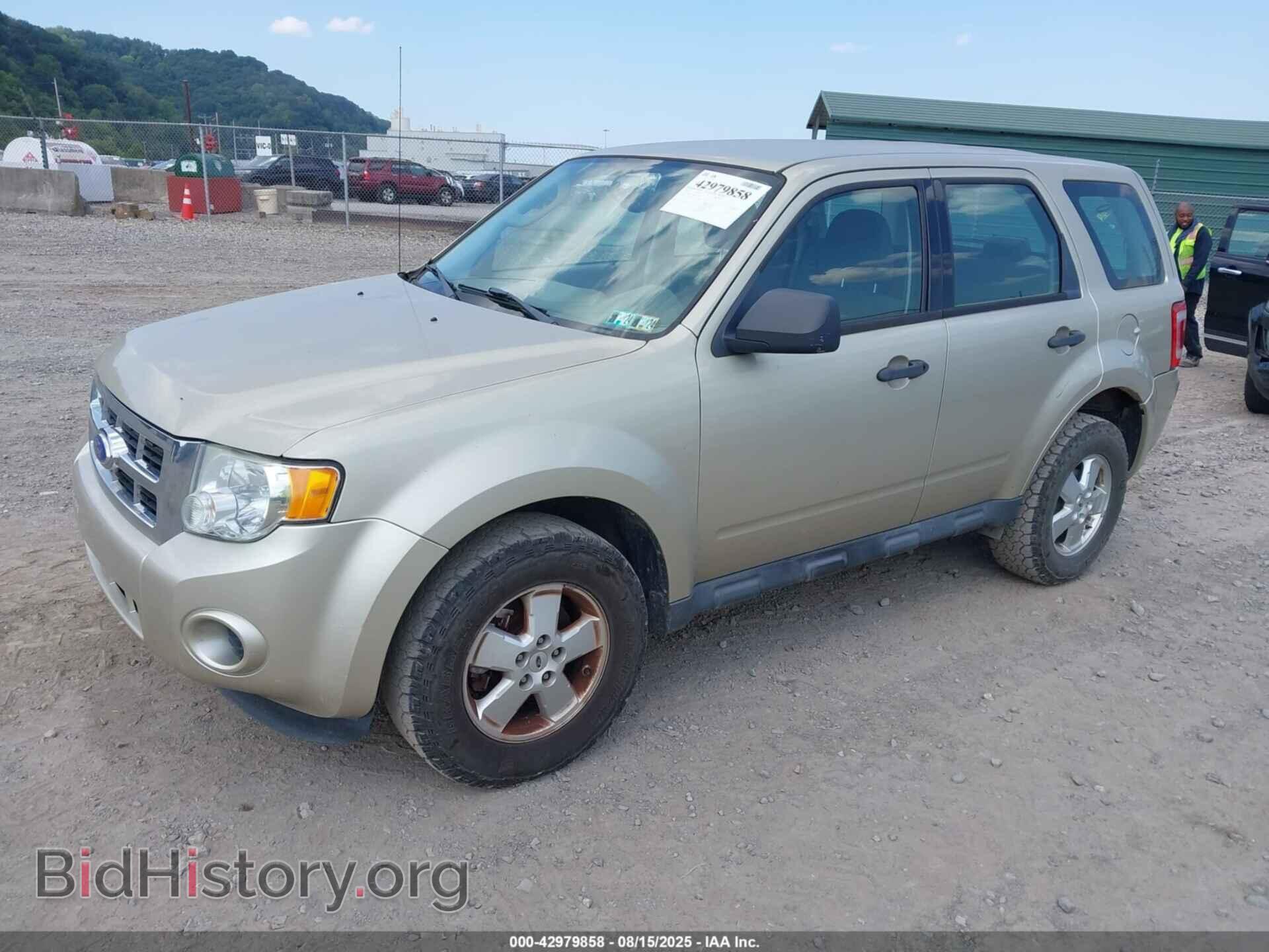 2011 FORD ESCAPE - VIN: 1FMCU0C75BKC15998 - Фото 2