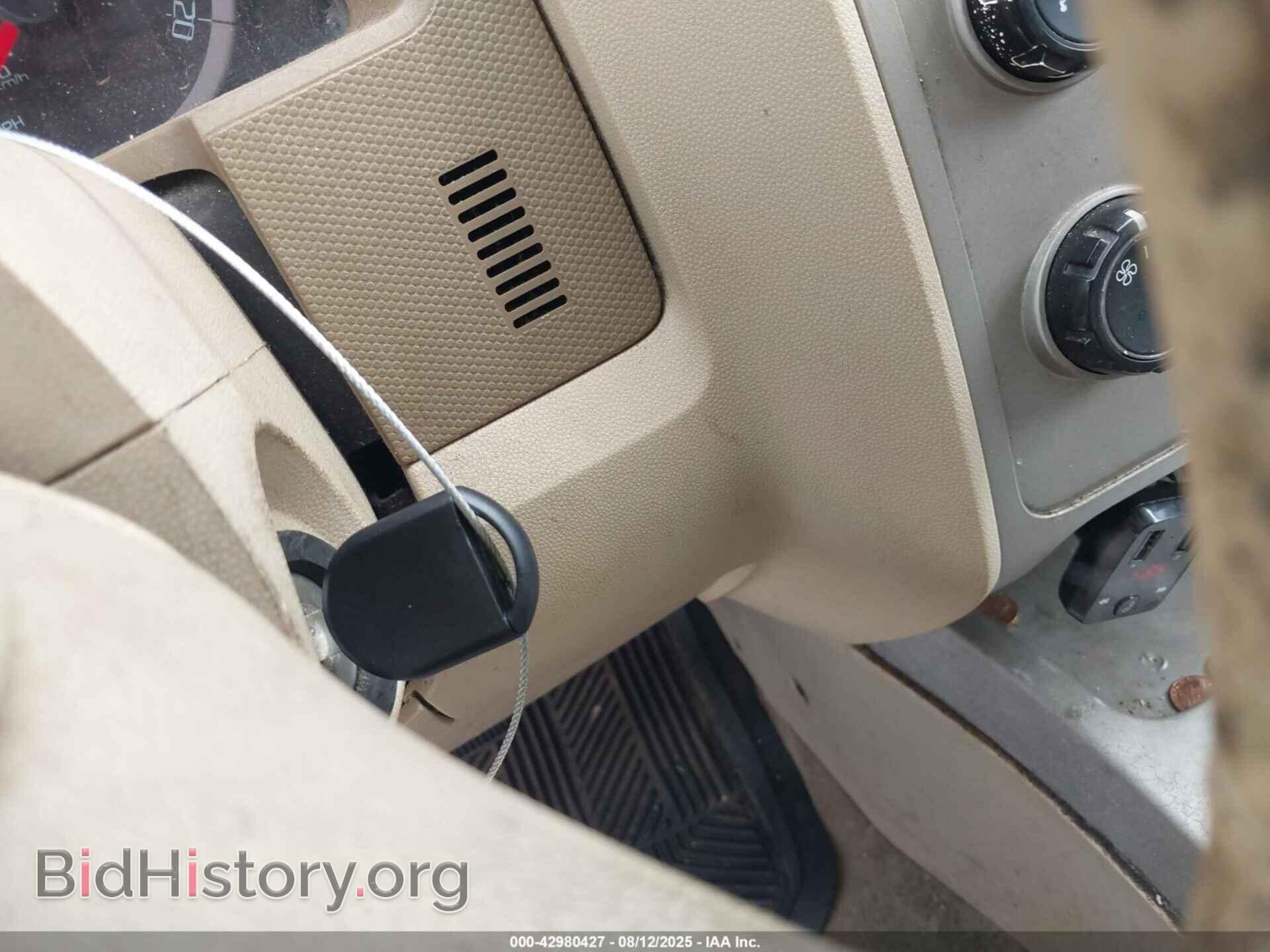 2011 FORD ESCAPE - VIN: 1FMCU0D76BKA87690 - Фото 11