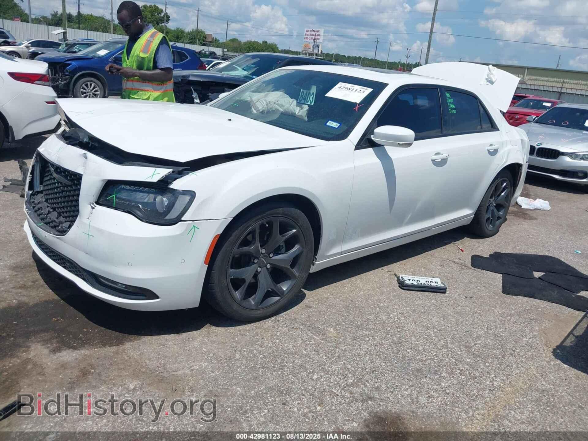 2023 CHRYSLER 300 - VIN: 2C3CCABG2PH514110 - Фото 2