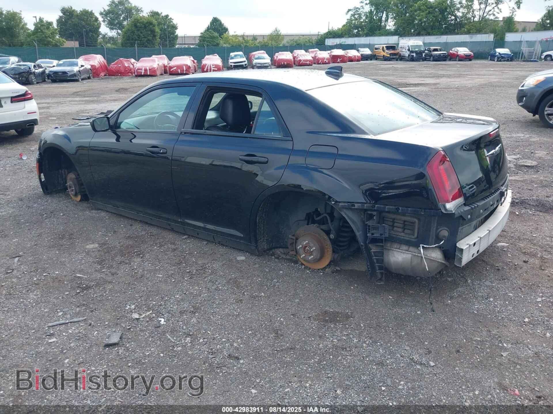2017 CHRYSLER 300 - VIN: 2C3CCABG1HH565079 - Фото 3