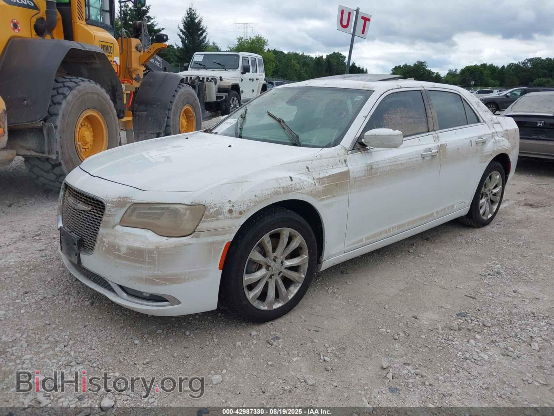 2016 CHRYSLER 300 - VIN: 2C3CCARG2GH170705 - Фото 2
