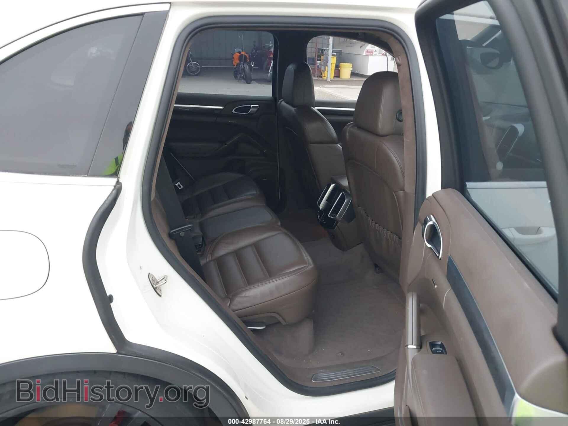 2011 PORSCHE CAYENNE - VIN: WP1AC2A25BLA81472 - Фото 8