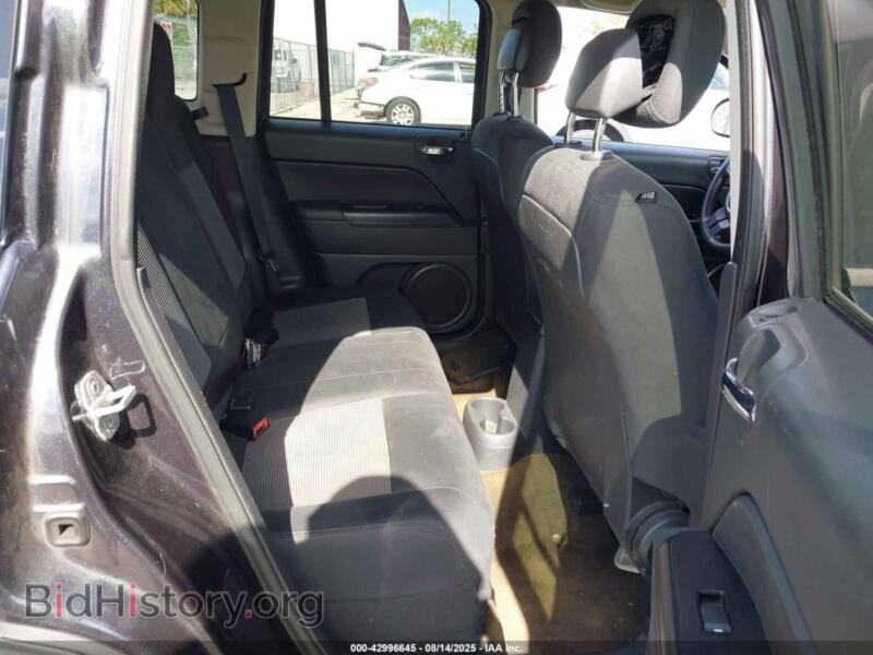 2014 Jeep COMPASS (VIN 1C4NJCBA2ED545806) — photo 8 of 17