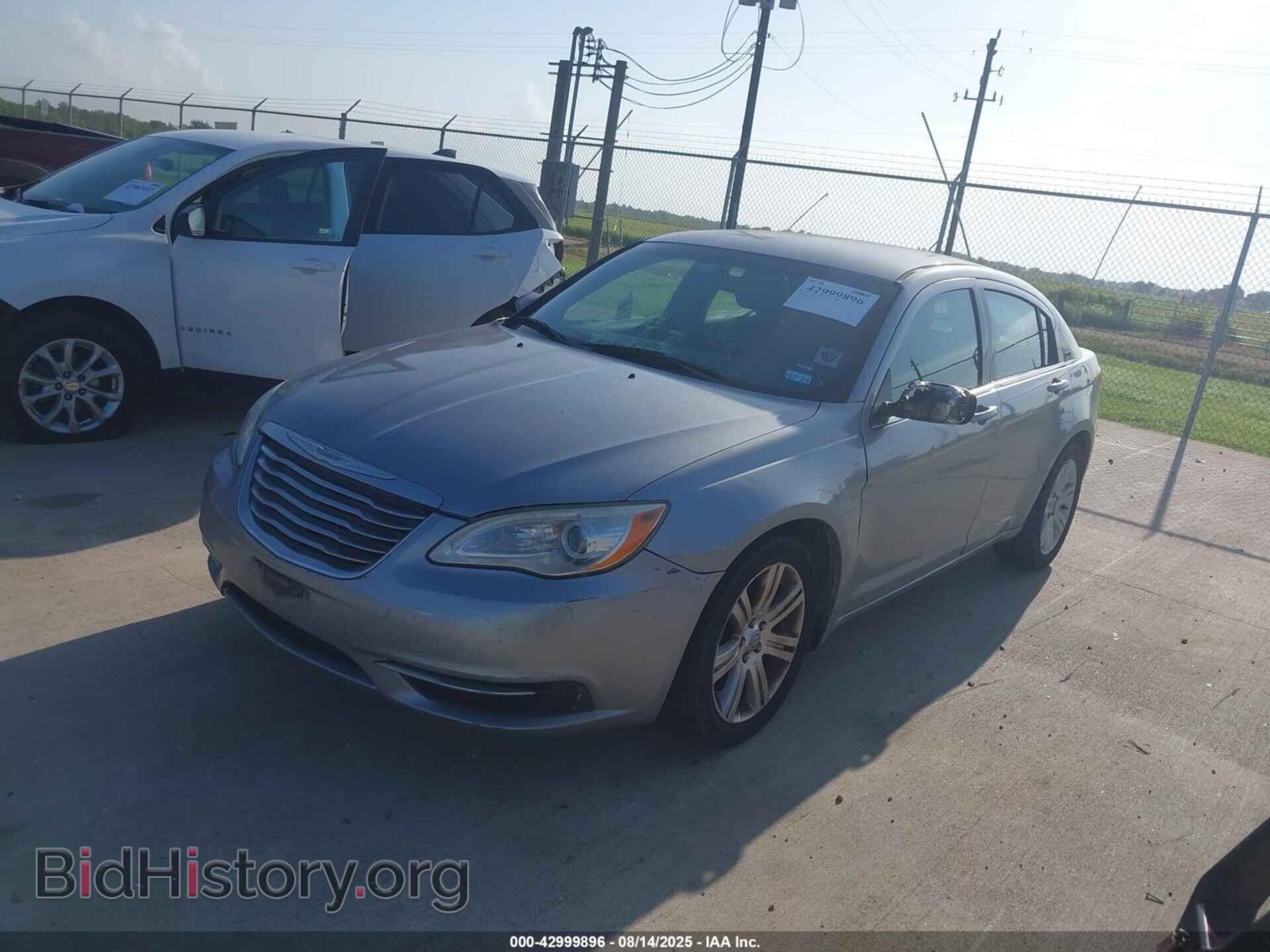 2013 CHRYSLER 200 - VIN: 1C3CCBAB1DN686952 - Фото 2