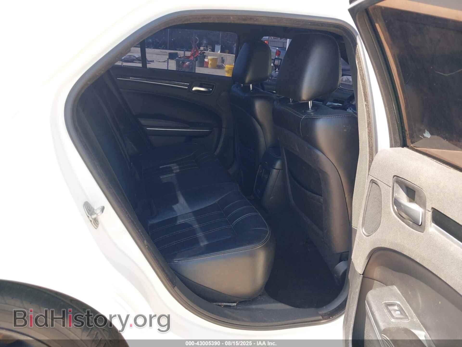 2018 CHRYSLER 300 - VIN: 2C3CCABG3JH269504 - Фото 8