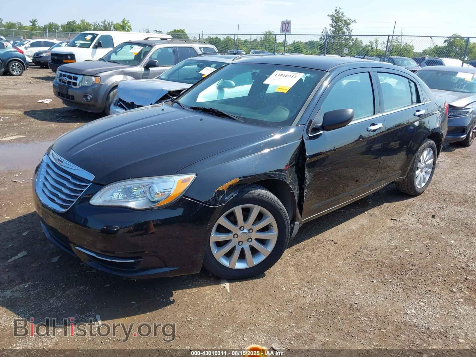 2013 CHRYSLER 200 - VIN: 1C3CCBBB0DN584220 - Фото 2