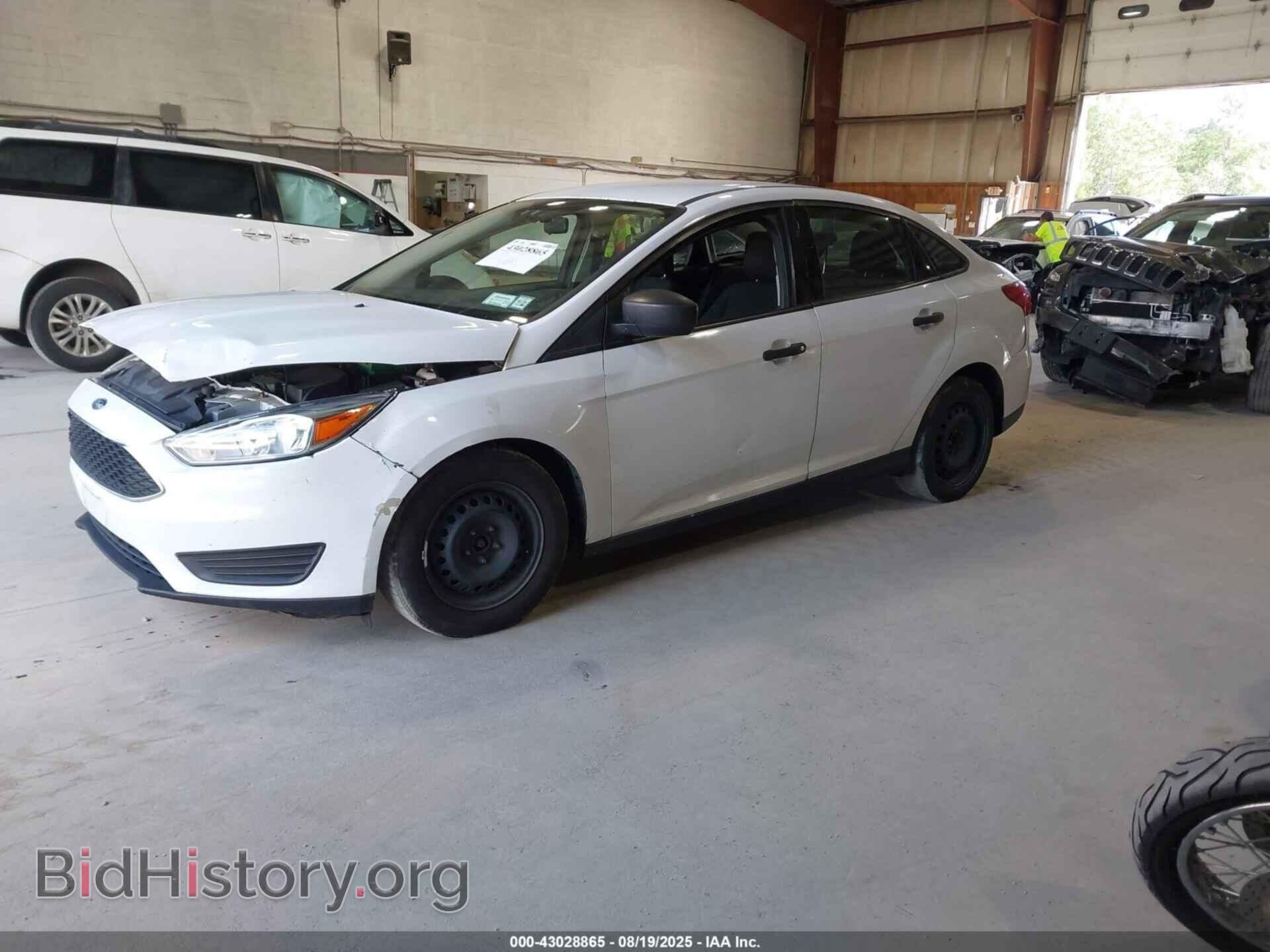 2017 FORD FOCUS - VIN: 1FADP3E24HL322116 - Фото 2
