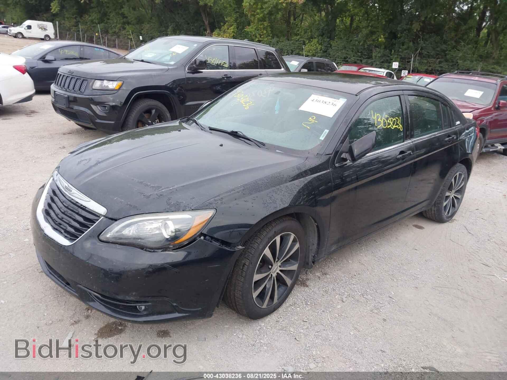 2013 CHRYSLER 200 - VIN: 1C3CCBCG8DN689985 - Фото 2