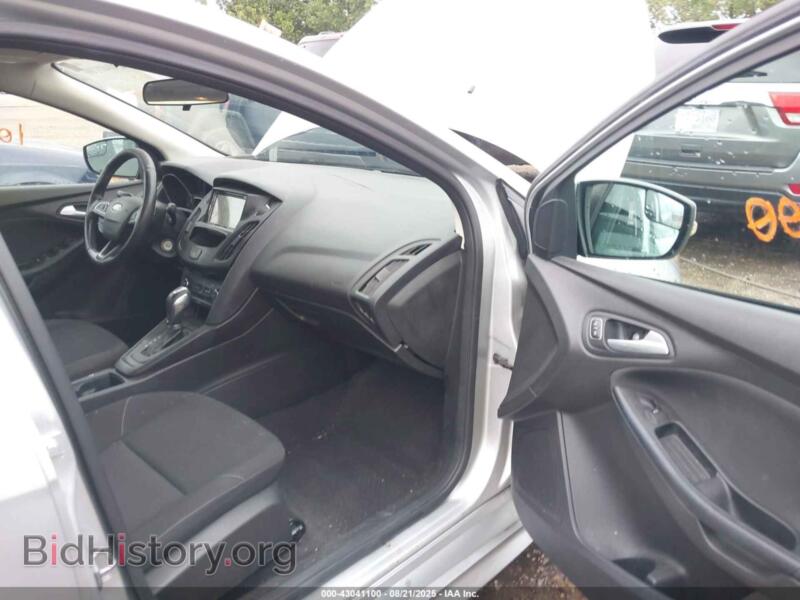 2016 Ford FOCUS (VIN 1FADP3F22GL405704) — фото 5 из 16