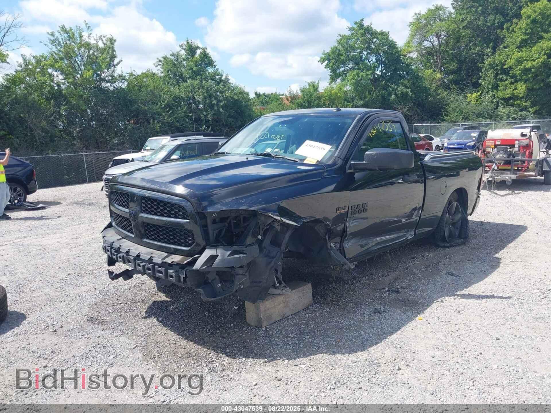 2017 RAM 1500 - VIN: 3C6JR6AT3HG637047 - Фото 2