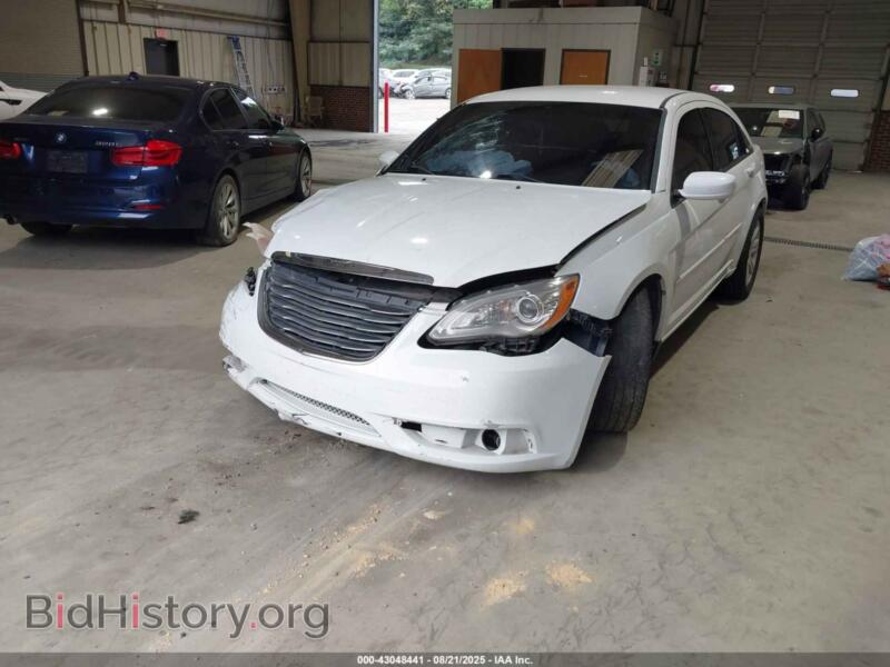 2013 Chrysler 200 (VIN 1C3CCBBBXDN656671) — фото 2 из 16