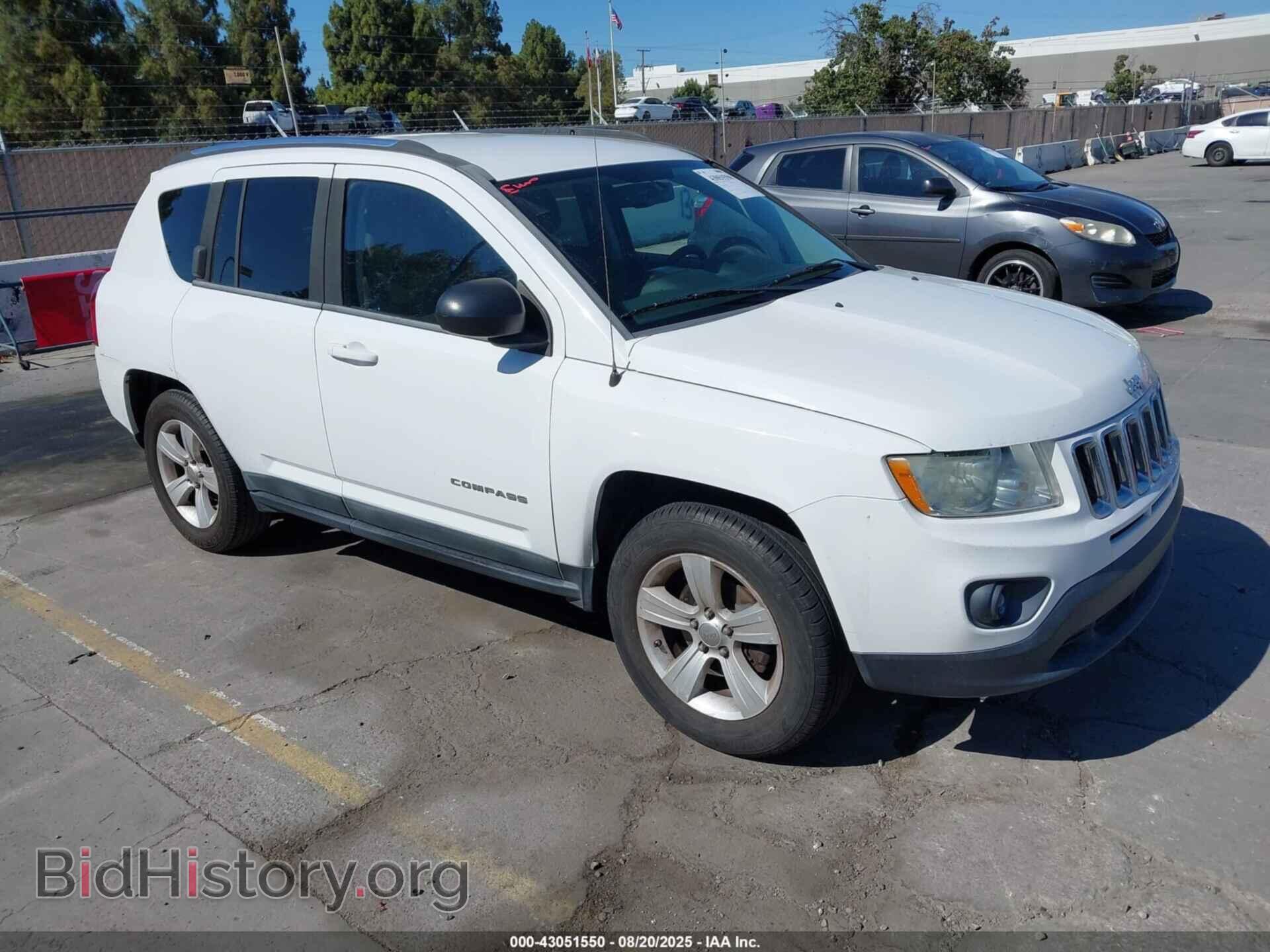Photo 1J4NF1FB3BD188683 - JEEP COMPASS 2011