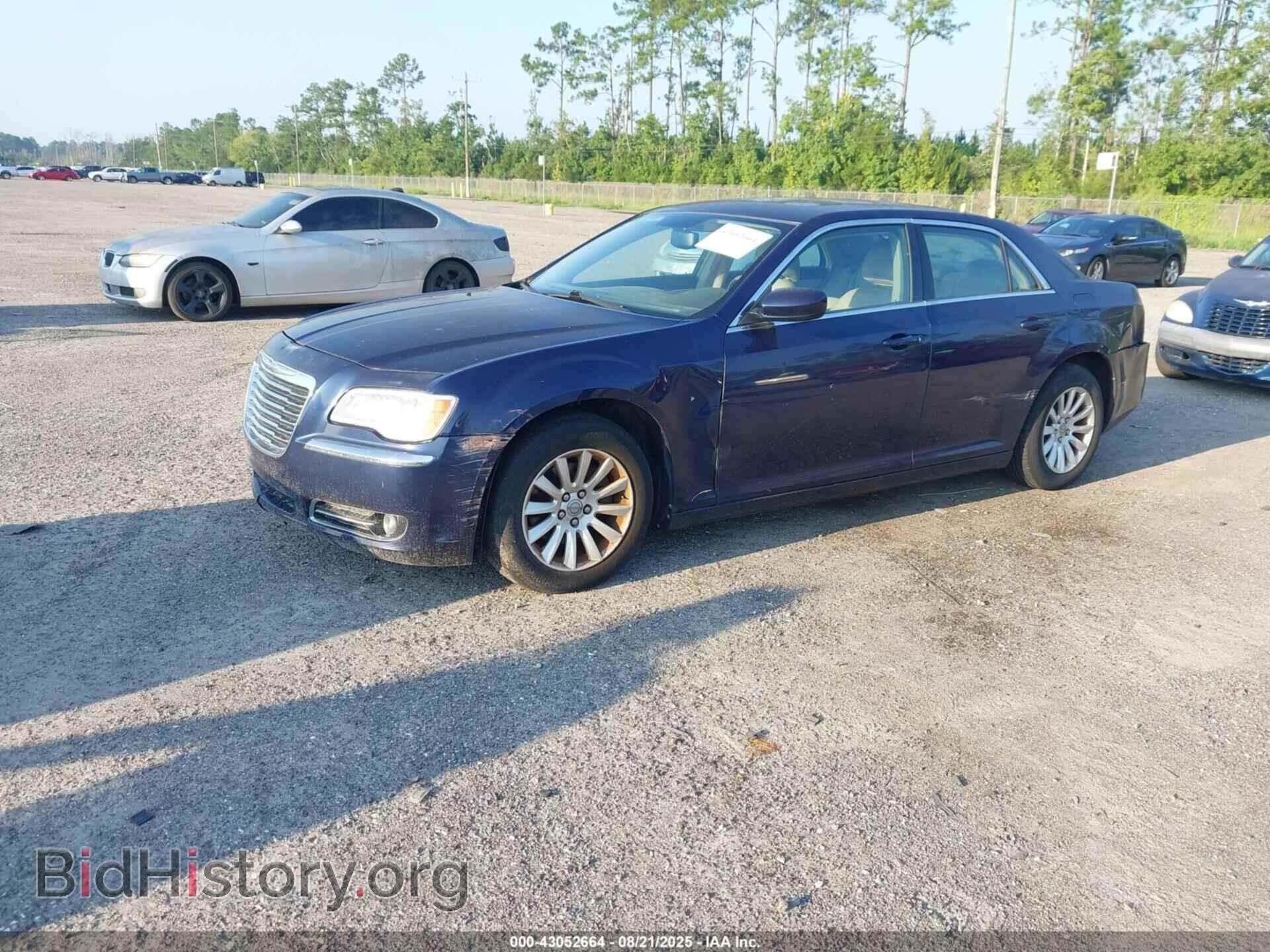 2013 CHRYSLER 300 - VIN: 2C3CCAAG0DH577574 - Фото 2