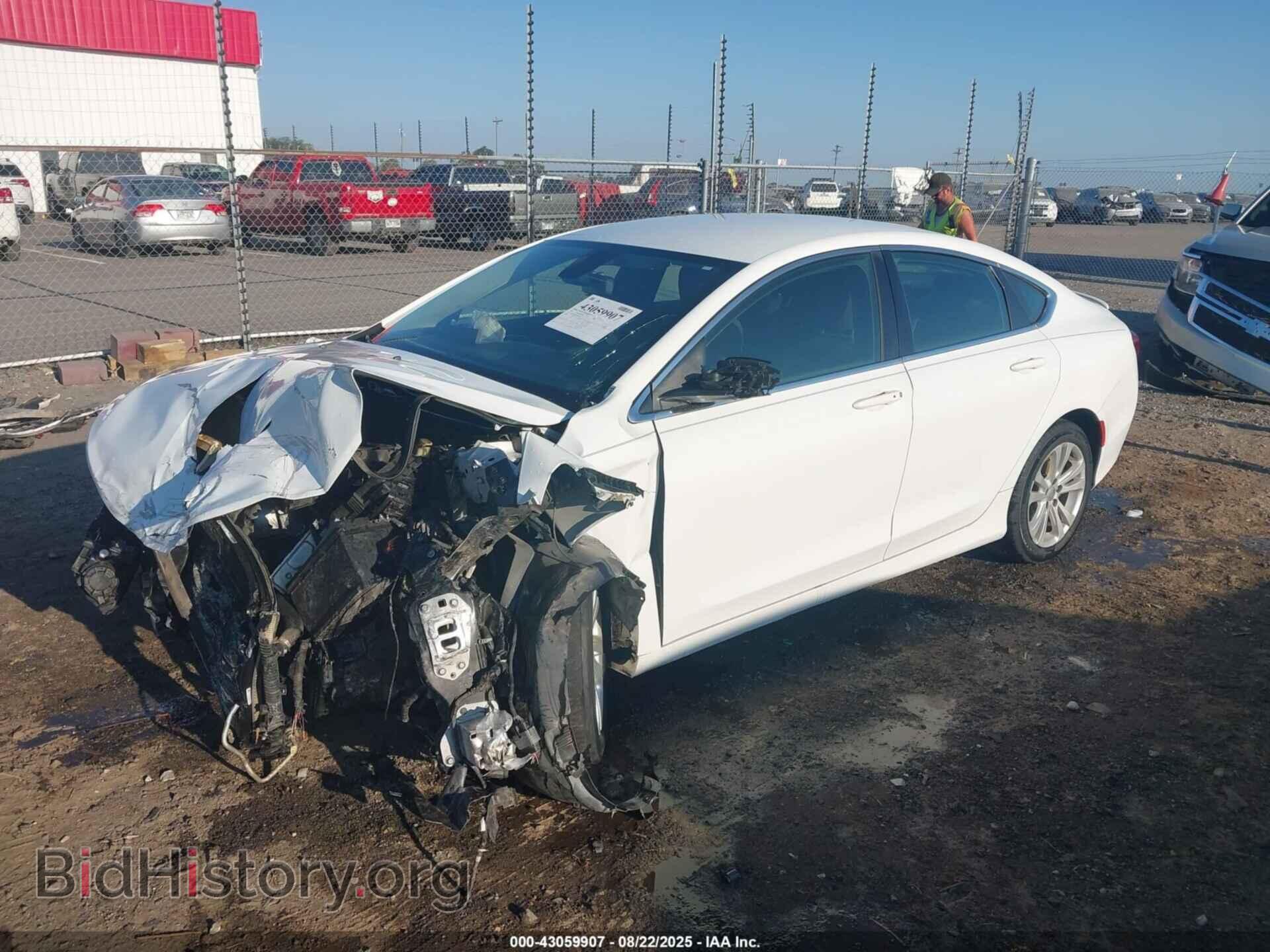 2015 CHRYSLER 200 - VIN: 1C3CCCAB5FN570162 - Фото 2