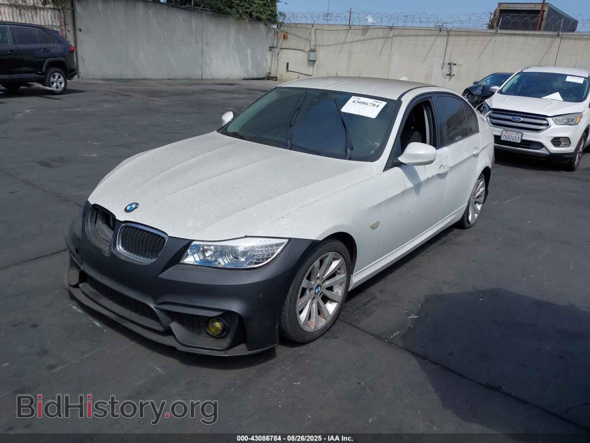 2011 BMW 328I - VIN: WBAPH7C59BE460185 - Фото 2