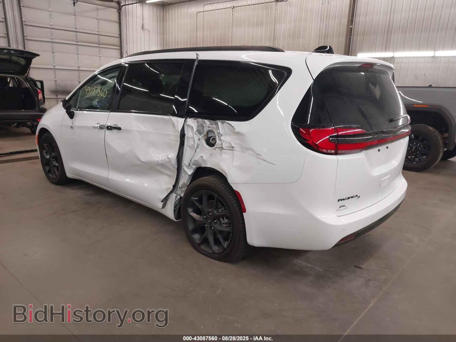 2024 CHRYSLER PACIFICA - VIN: 2C4RC1BG5RR113900 - Фото 3