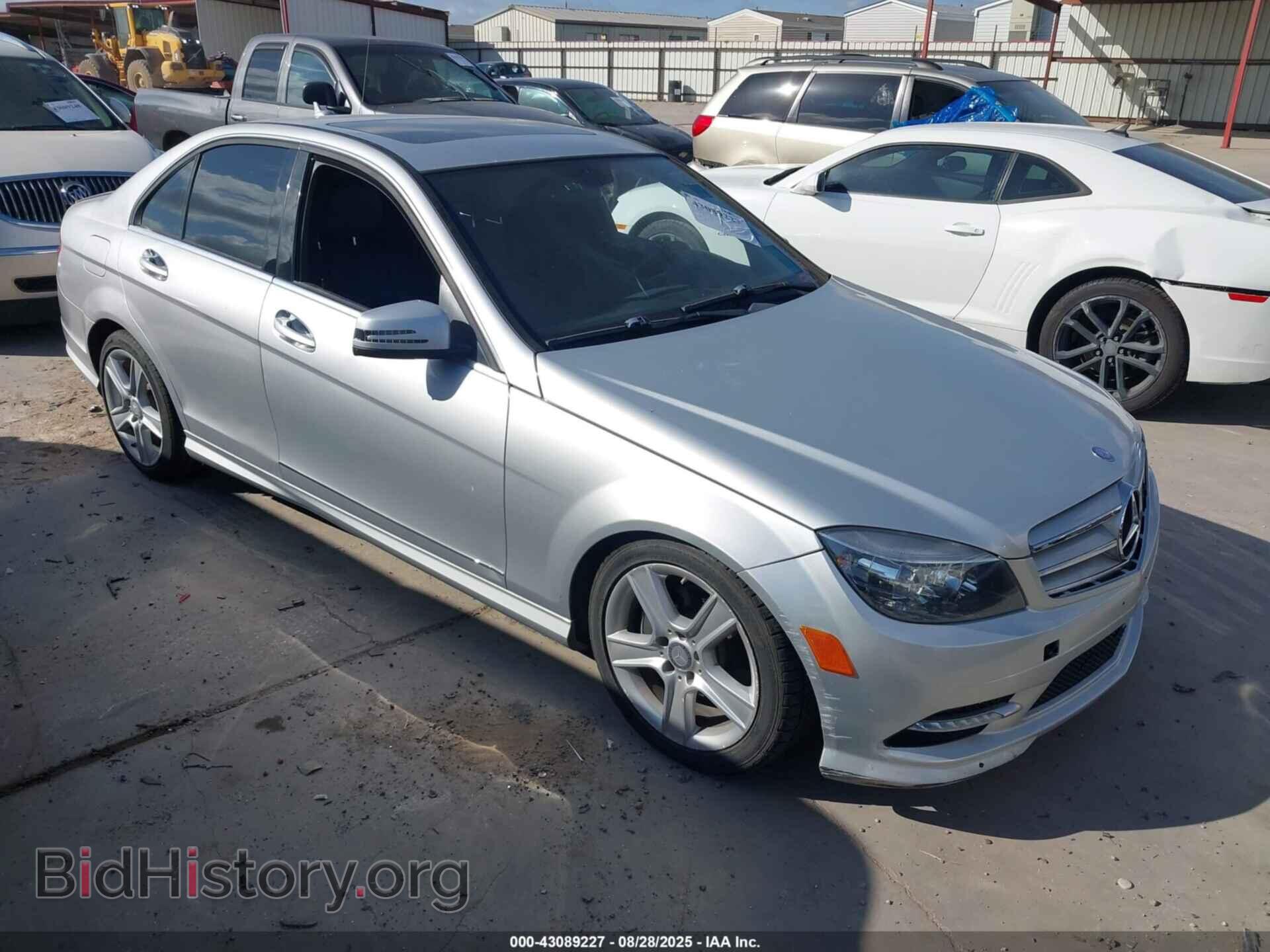 Photo WDDGF8BB2BR163702 - MERCEDES-BENZ C 300 2011