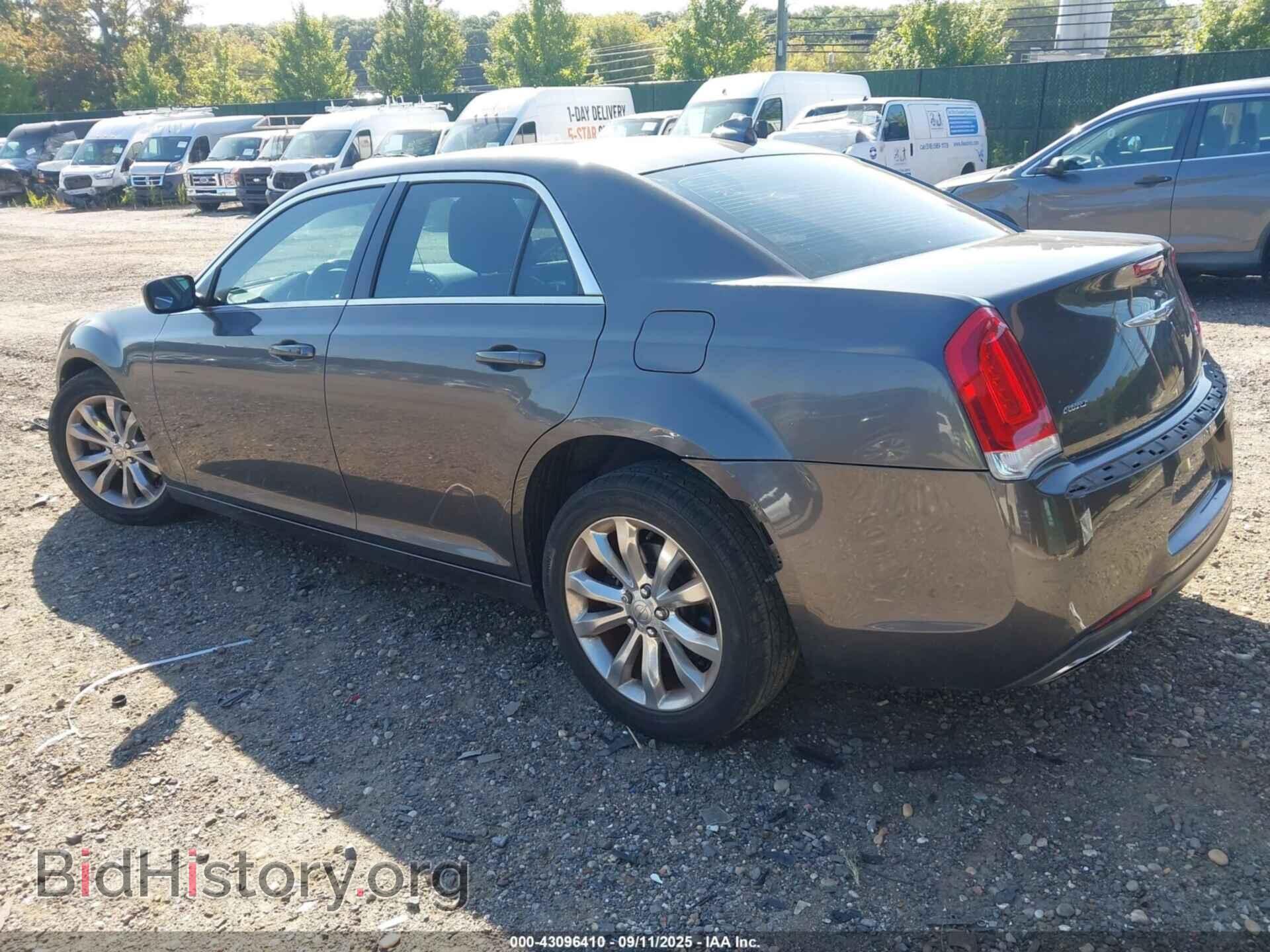2017 CHRYSLER 300 - VIN: 2C3CCARG8HH512384 - Фото 3