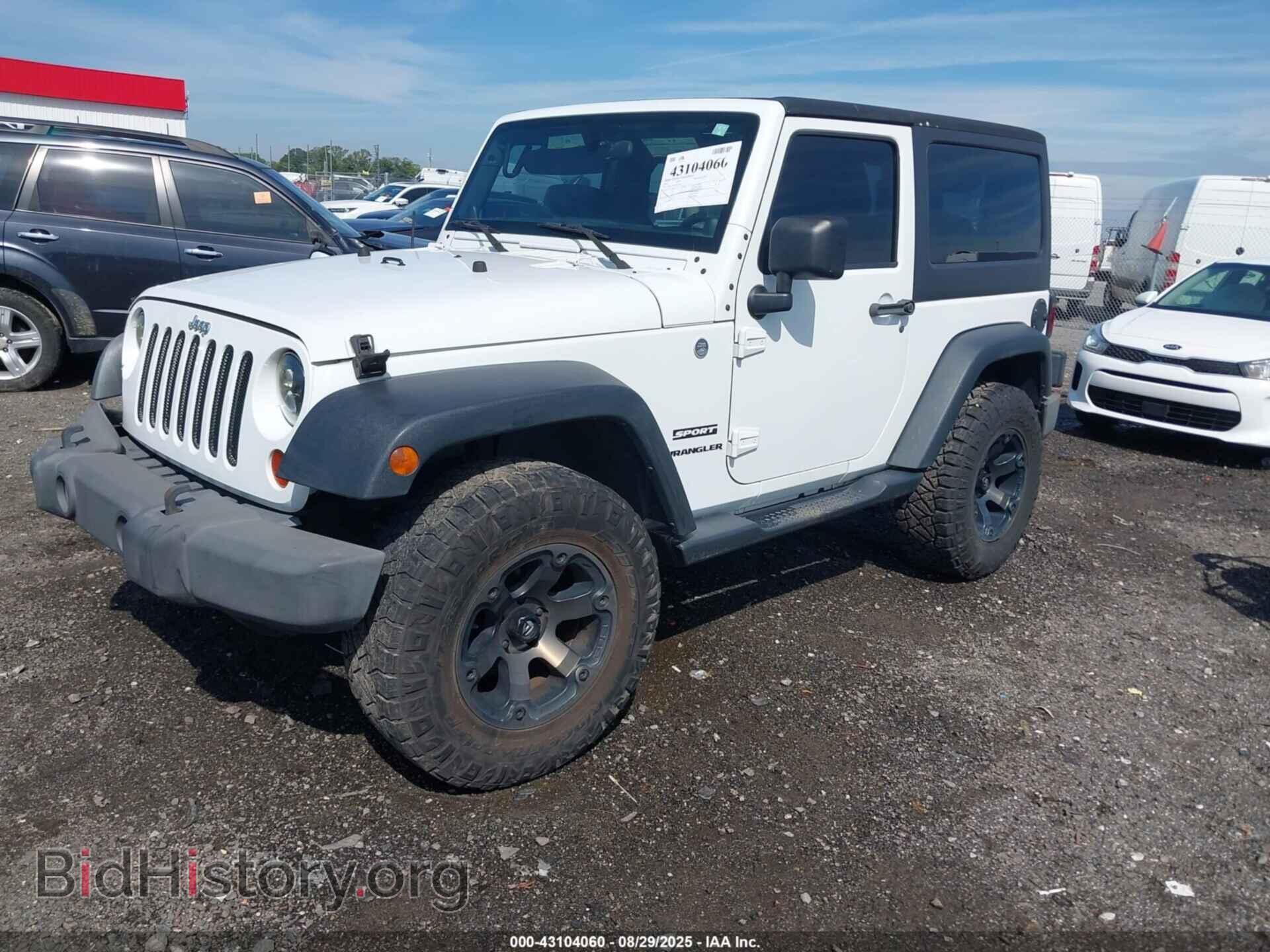 2011 JEEP WRANGLER - VIN: 1J4AA2D12BL637709 - Фото 2