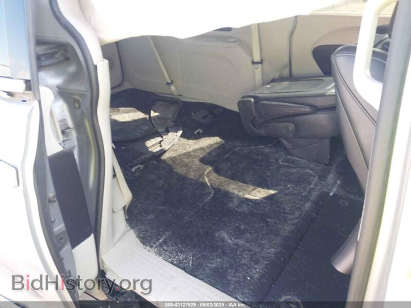 2017 Chrysler PACIFICA (VIN 2C4RC1EG3HR506398) — photo 8 of 16