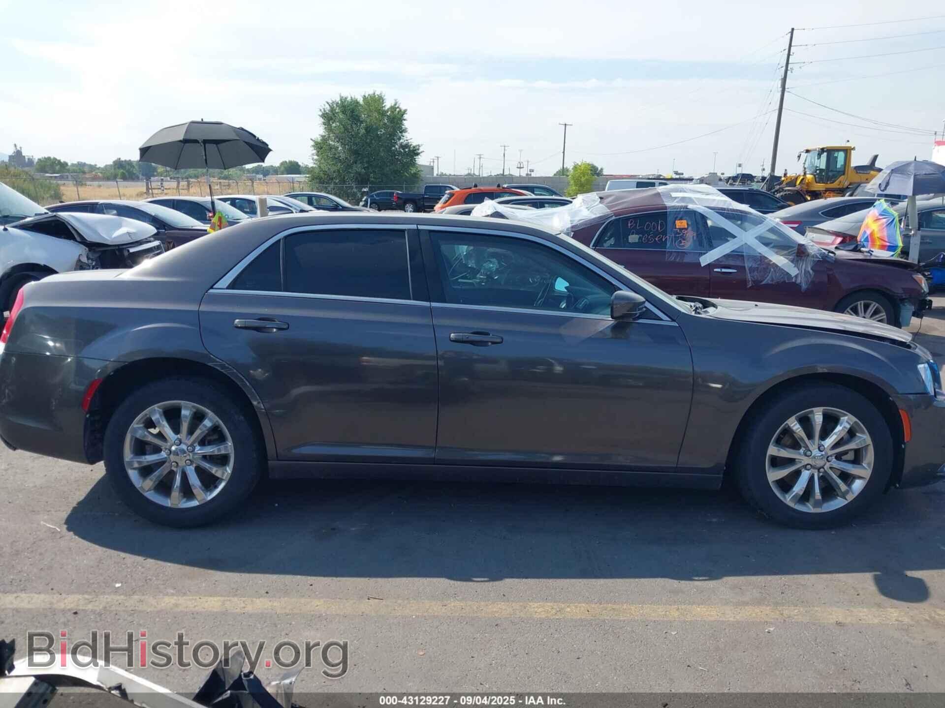 2016 CHRYSLER 300 - VIN: 2C3CCARGXGH161931 - Фото 13