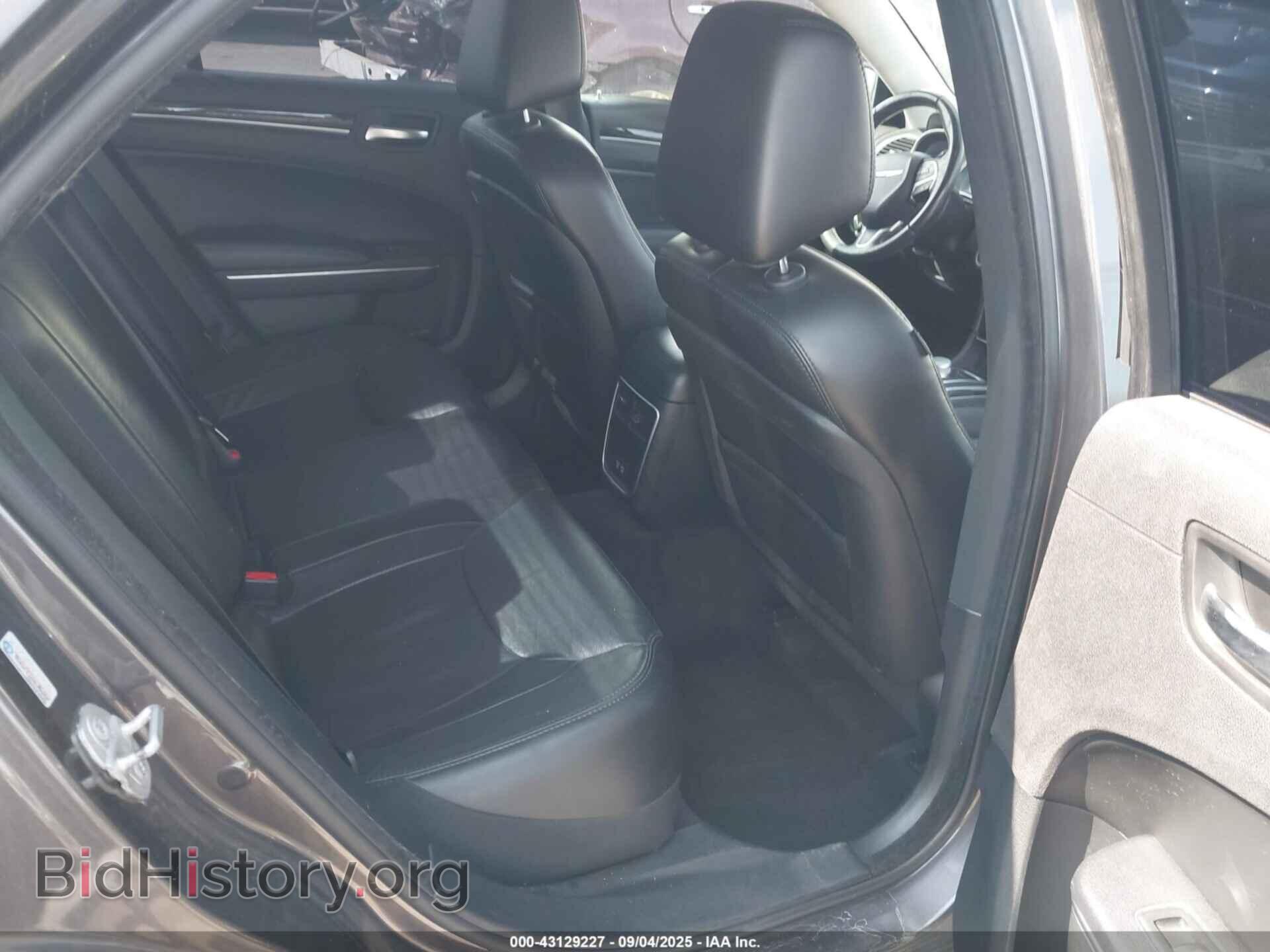 2016 CHRYSLER 300 - VIN: 2C3CCARGXGH161931 - Фото 8
