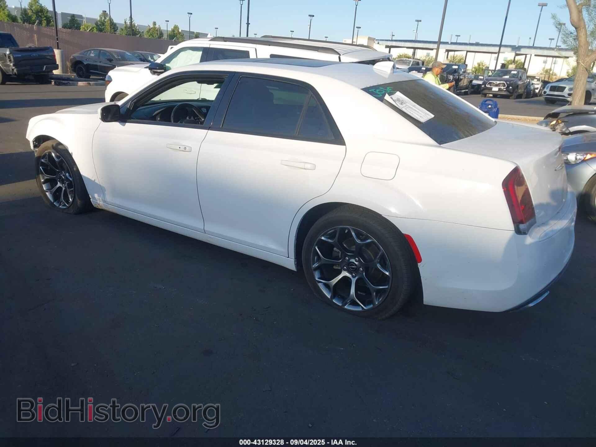 2015 CHRYSLER 300 - VIN: 2C3CCABG3FH921903 - Фото 3