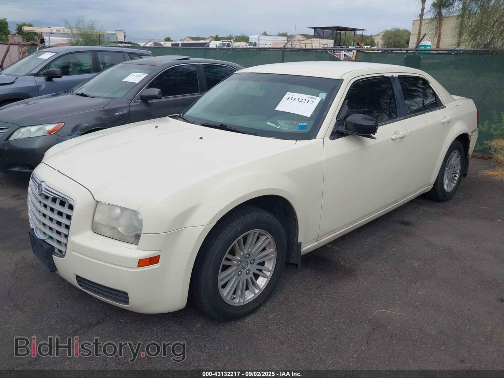 2009 CHRYSLER 300 - VIN: 2C3KA43D09H519669 - Фото 2