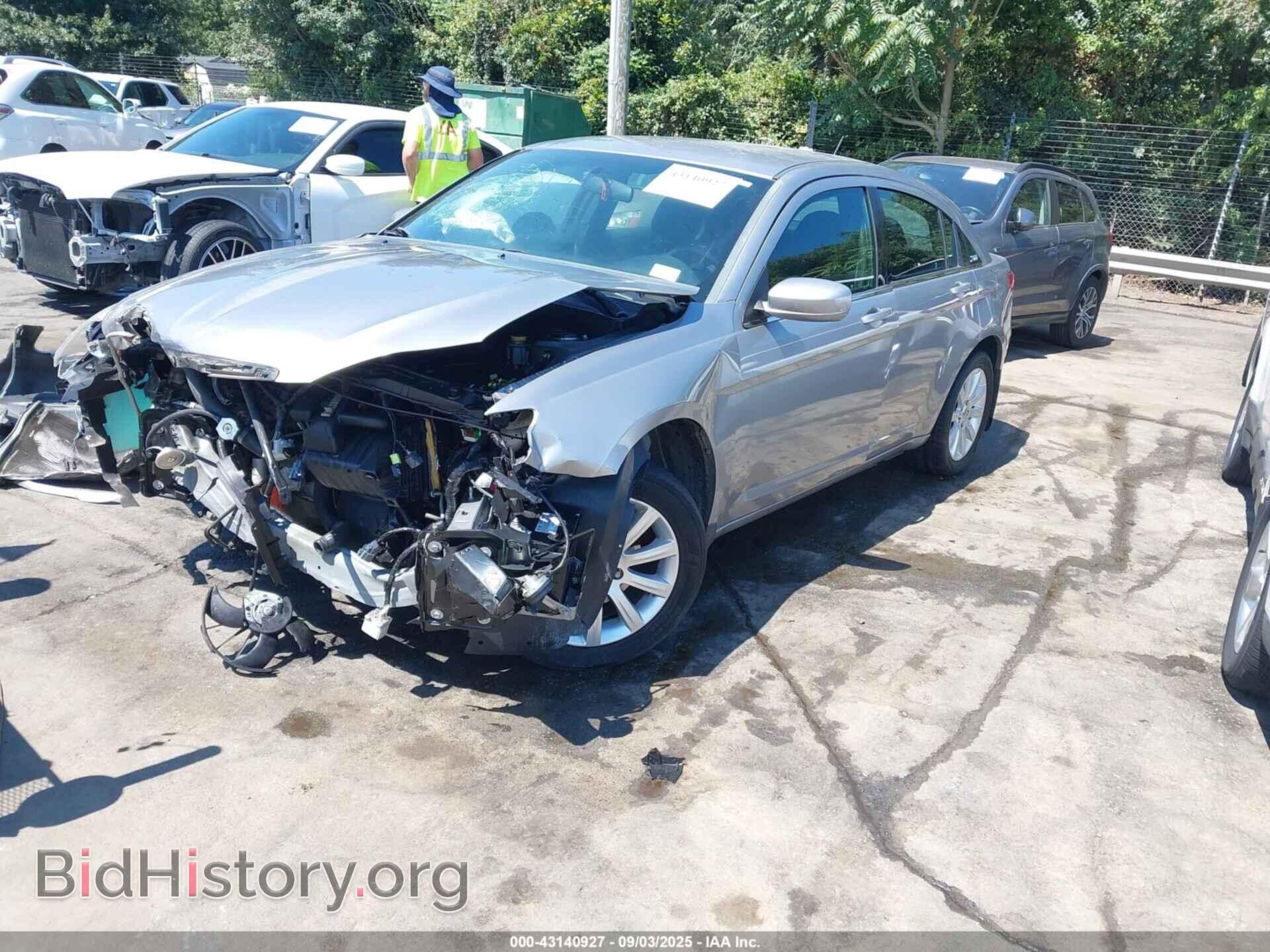 2013 CHRYSLER 200 - VIN: 1C3CCBBBXDN595936 - Фото 2