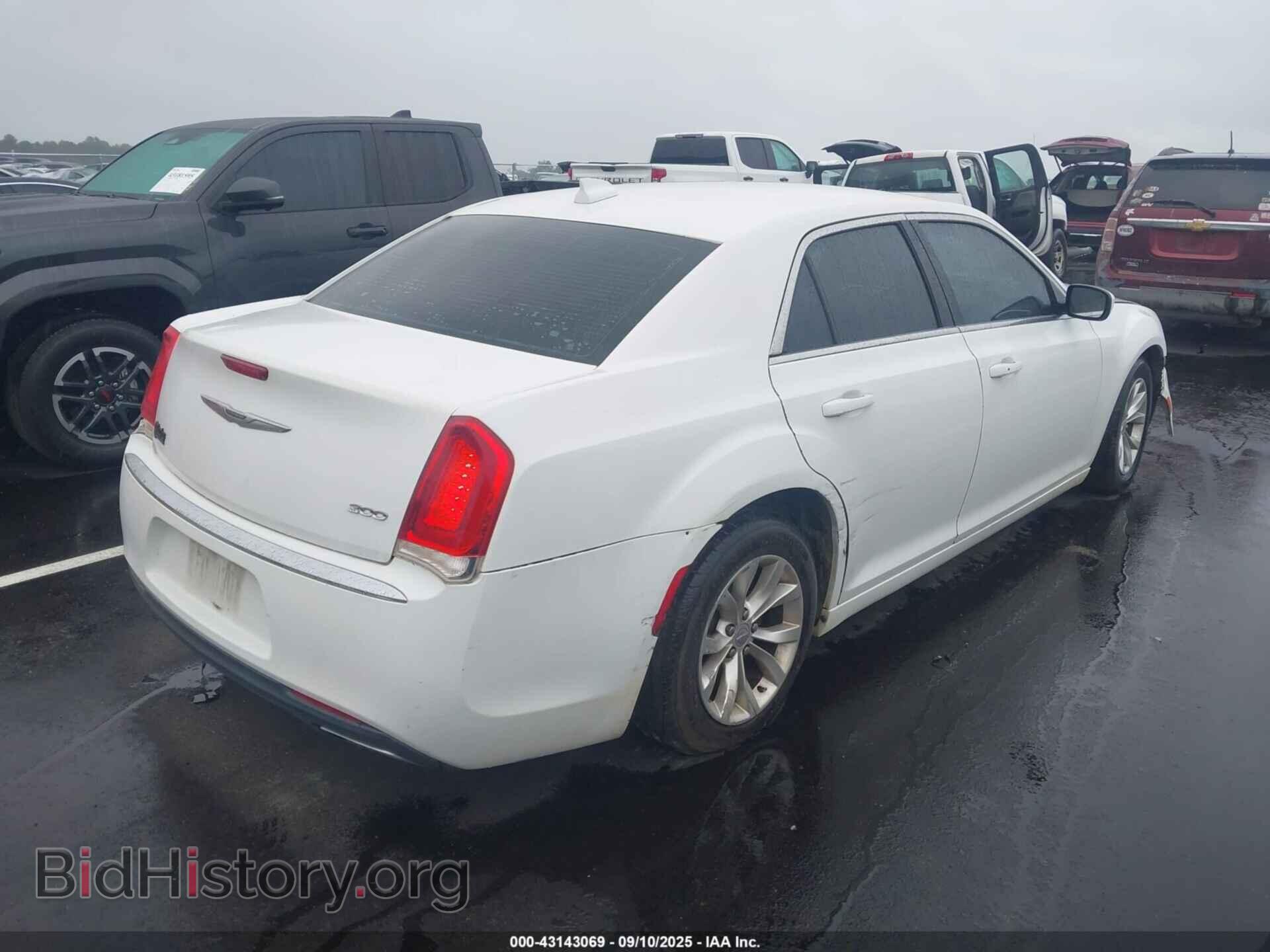 2015 CHRYSLER 300 - VIN: 2C3CCAAG0FH903702 - Фото 4