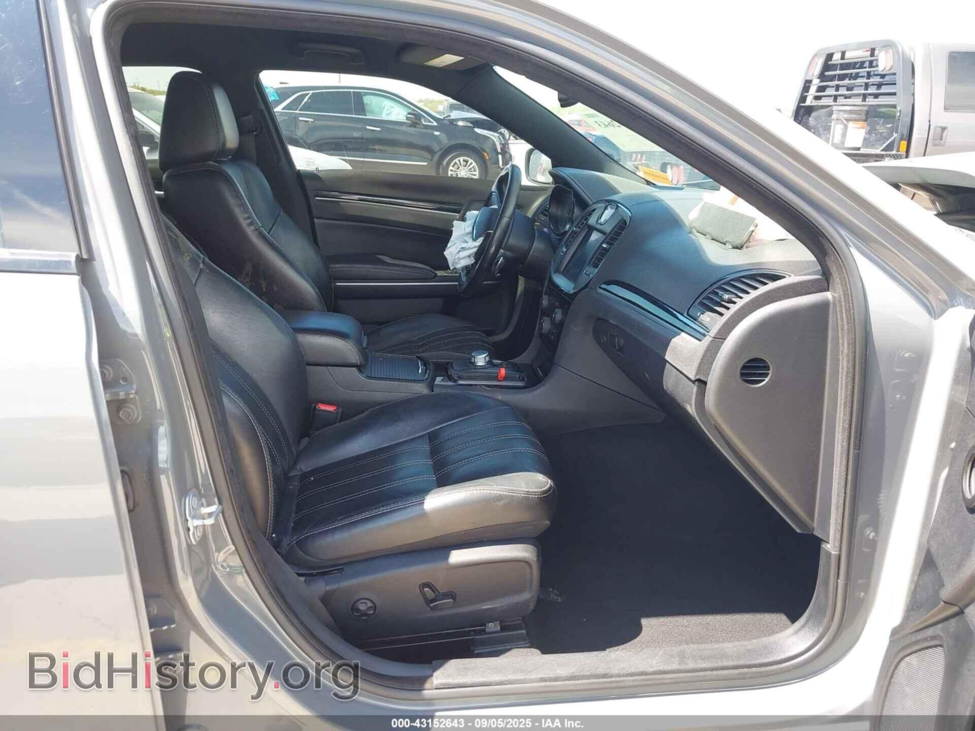 2019 CHRYSLER 300 - VIN: 2C3CCABG9KH561398 - Фото 5