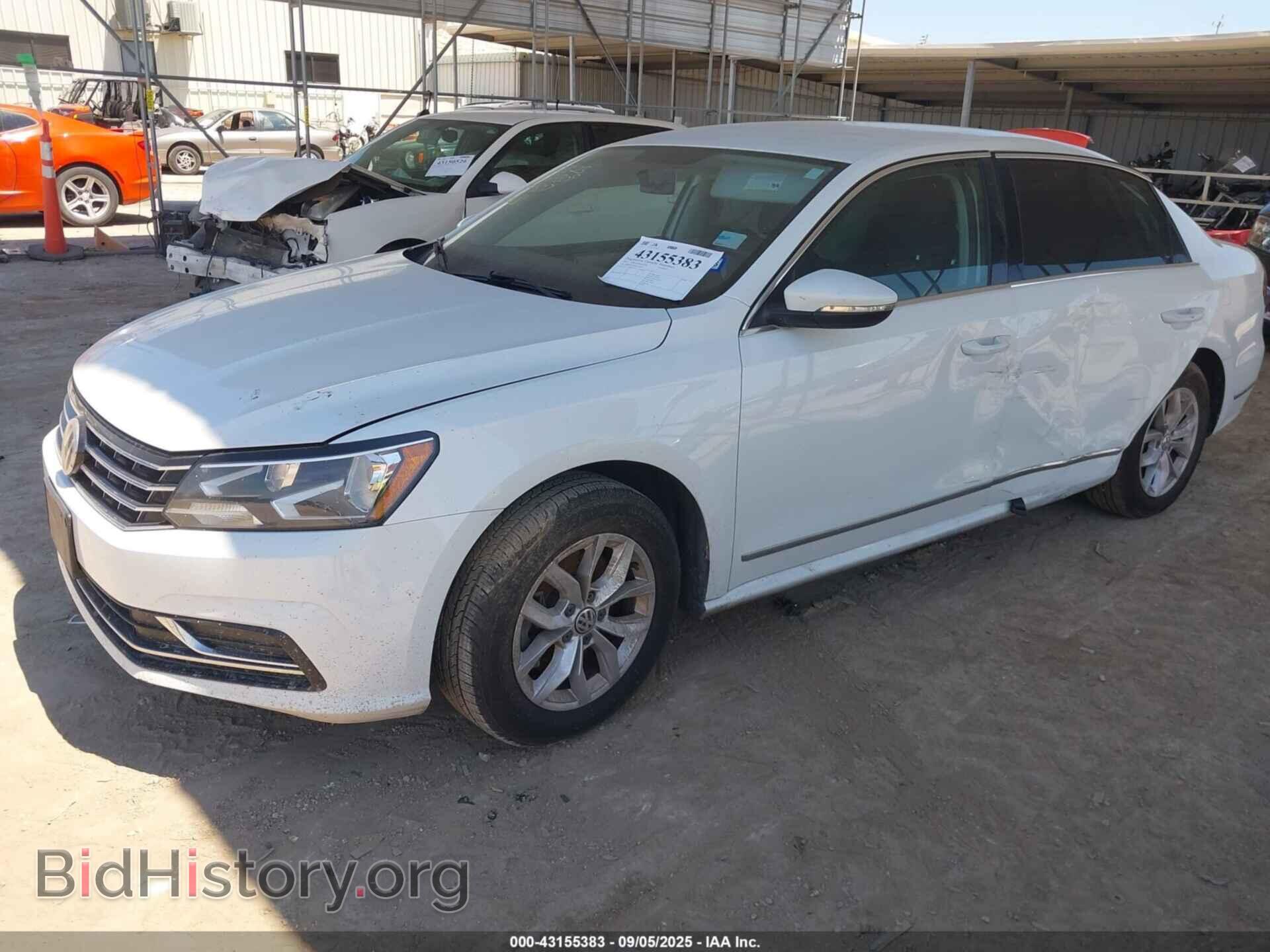 2017 VOLKSWAGEN PASSAT - VIN: 1VWAT7A36HC031807 - Фото 2