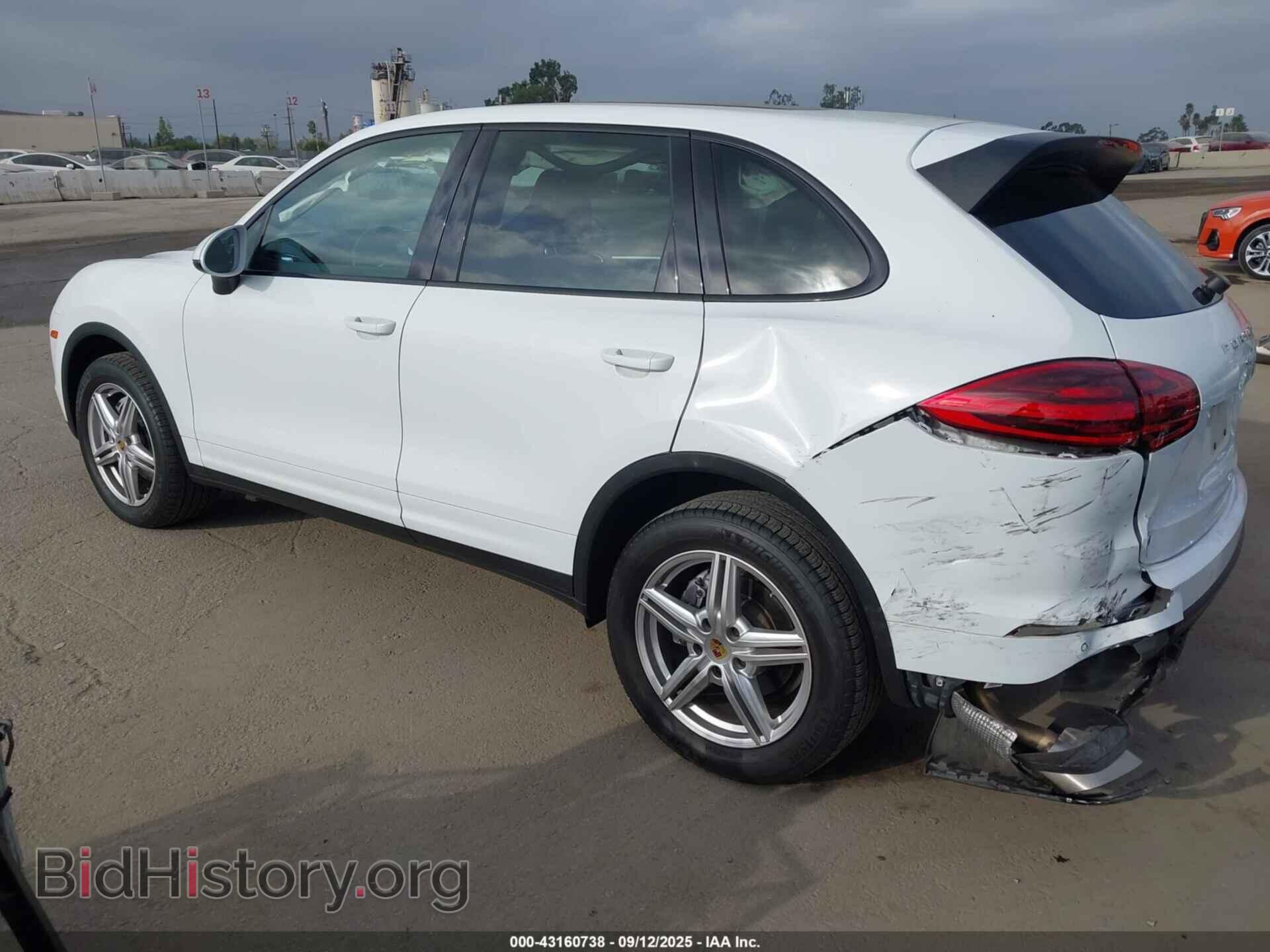 2016 PORSCHE CAYENNE - VIN: WP1AA2A21GLA11027 - Фото 3