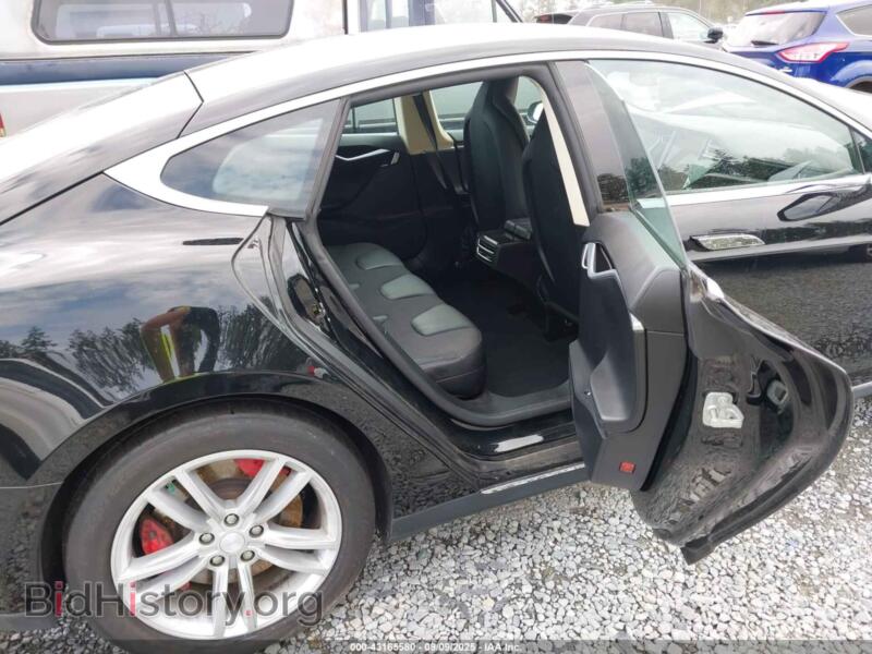 2013 Tesla MODEL S (VIN 5YJSA1CN6DFP19862) — фото 8 из 20